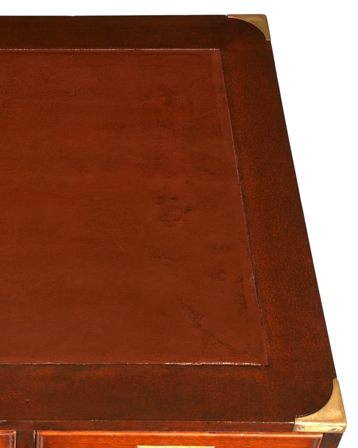 Hauptstadt Möblerei Schreibtisch im Military Chest Stil mit brauner Echtlederauflage und Messingbeschlägen