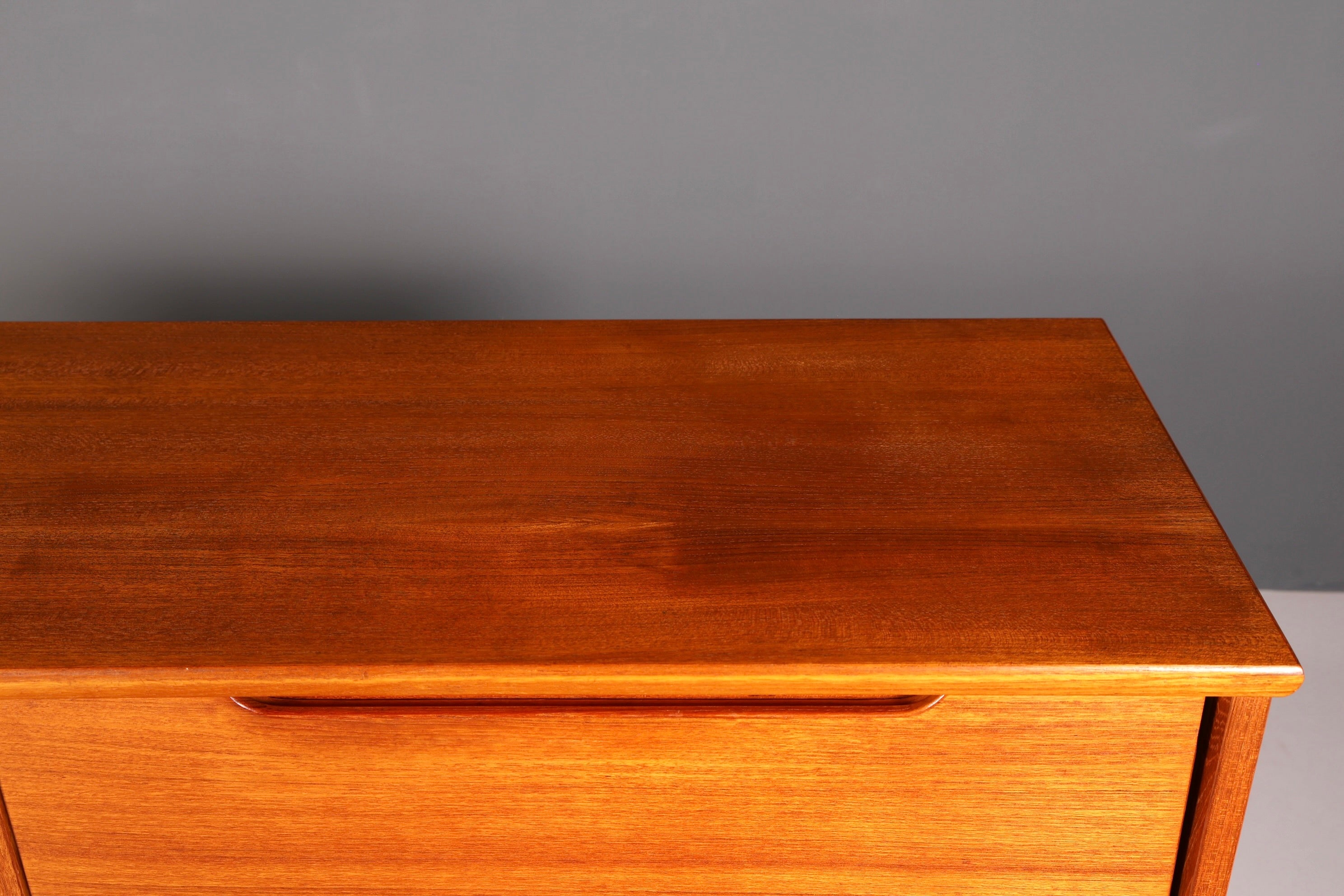 G046 Finish Wunderschönes Mid Century Highboard echt Holz Schrank Büro Kommode 60er Jahre