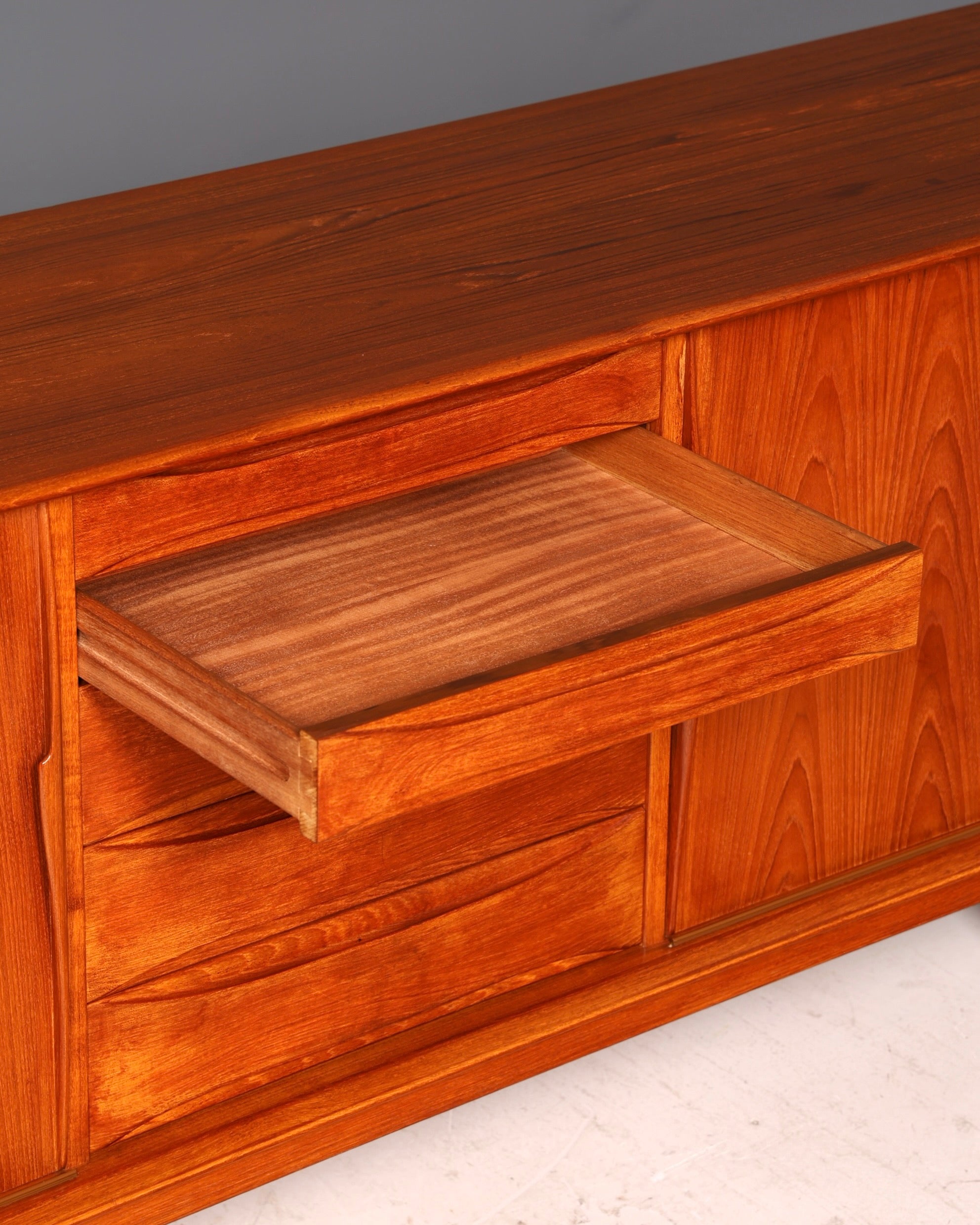 Prachtig Dyrlund-dressoir van teak, Deens mid-centurydesign, vintage kast en commode