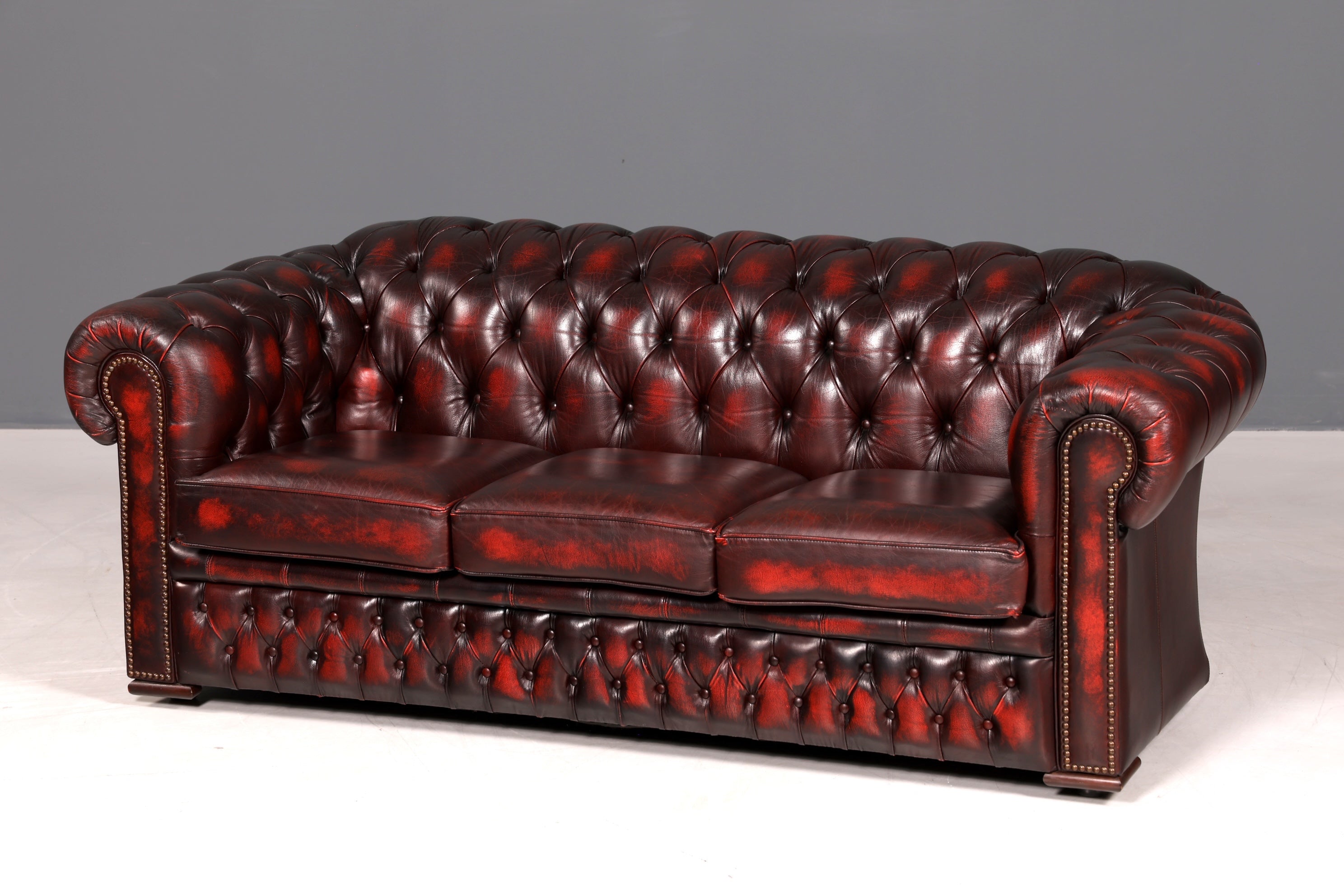 Wunderschönes Original Chesterfield Sofa 3- Sitzer echt Leder Oxblood Couch Englisch