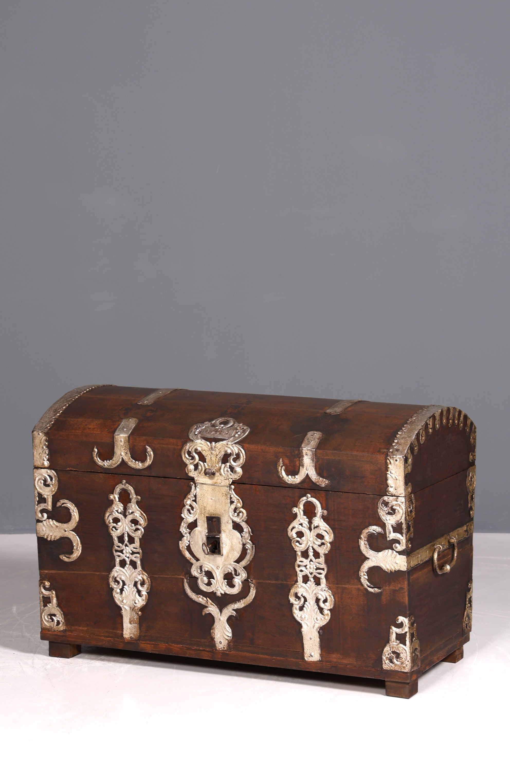 Magnificent original Baroque chest circa 1758, linen chest, solid oak wood, dowry chest, antique box