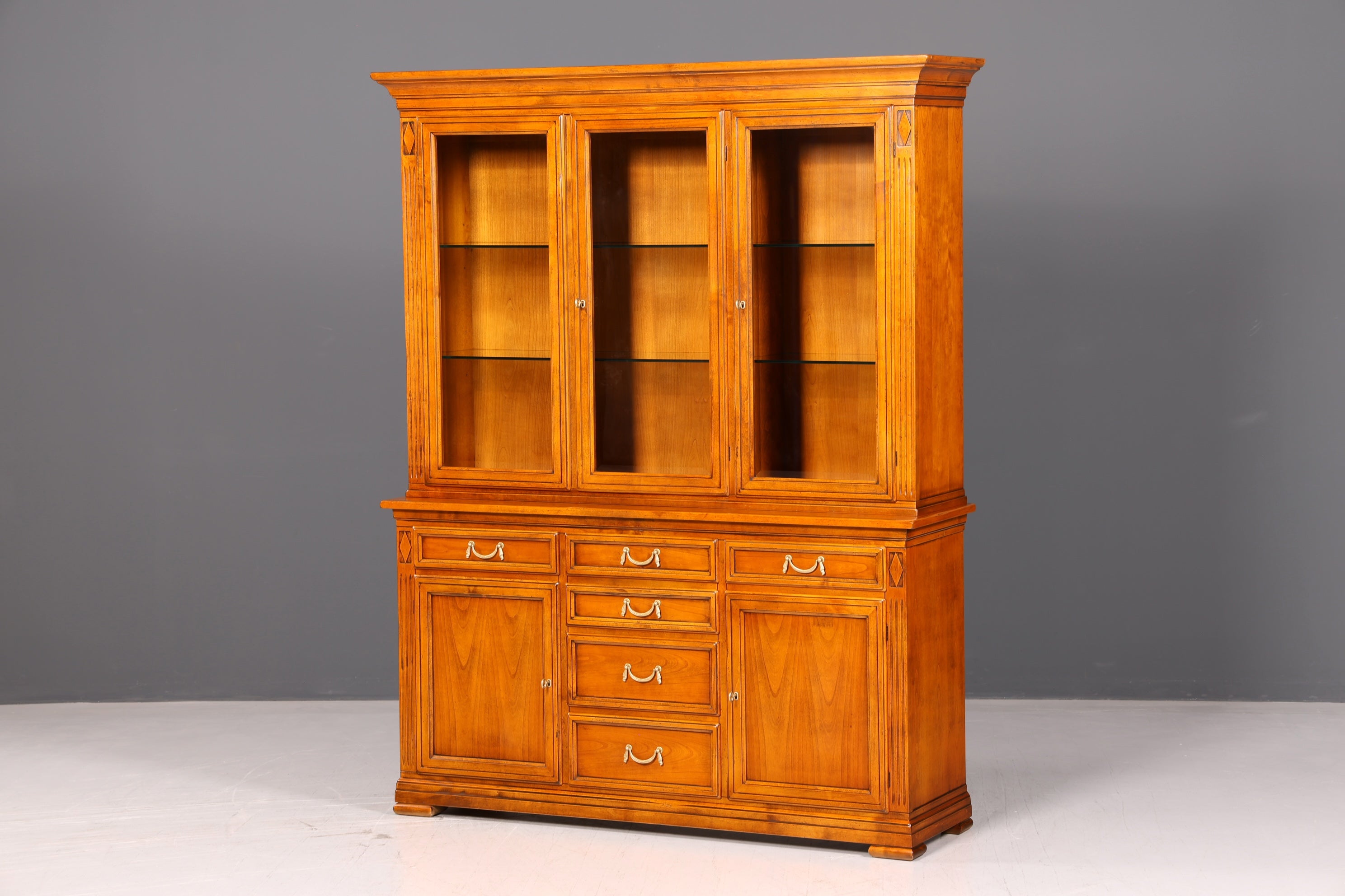 Wunderschöne Original Selva Vitrine Villa Borghese massiv Holz Buffet Schrank Bibliothek