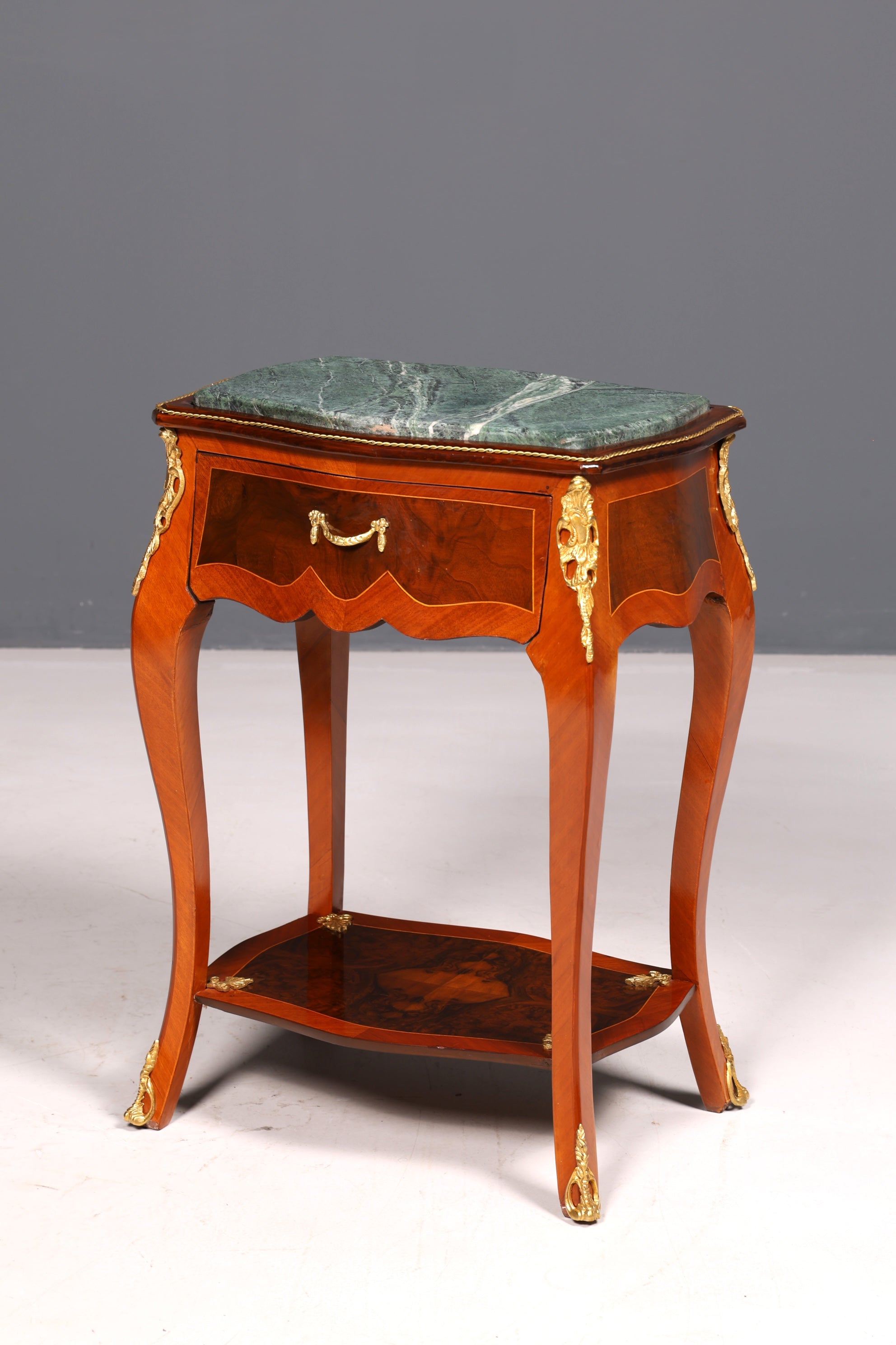 Prachtige Louis XV-bijzettafel in barokstijl, marmeren commode en telefoontafel