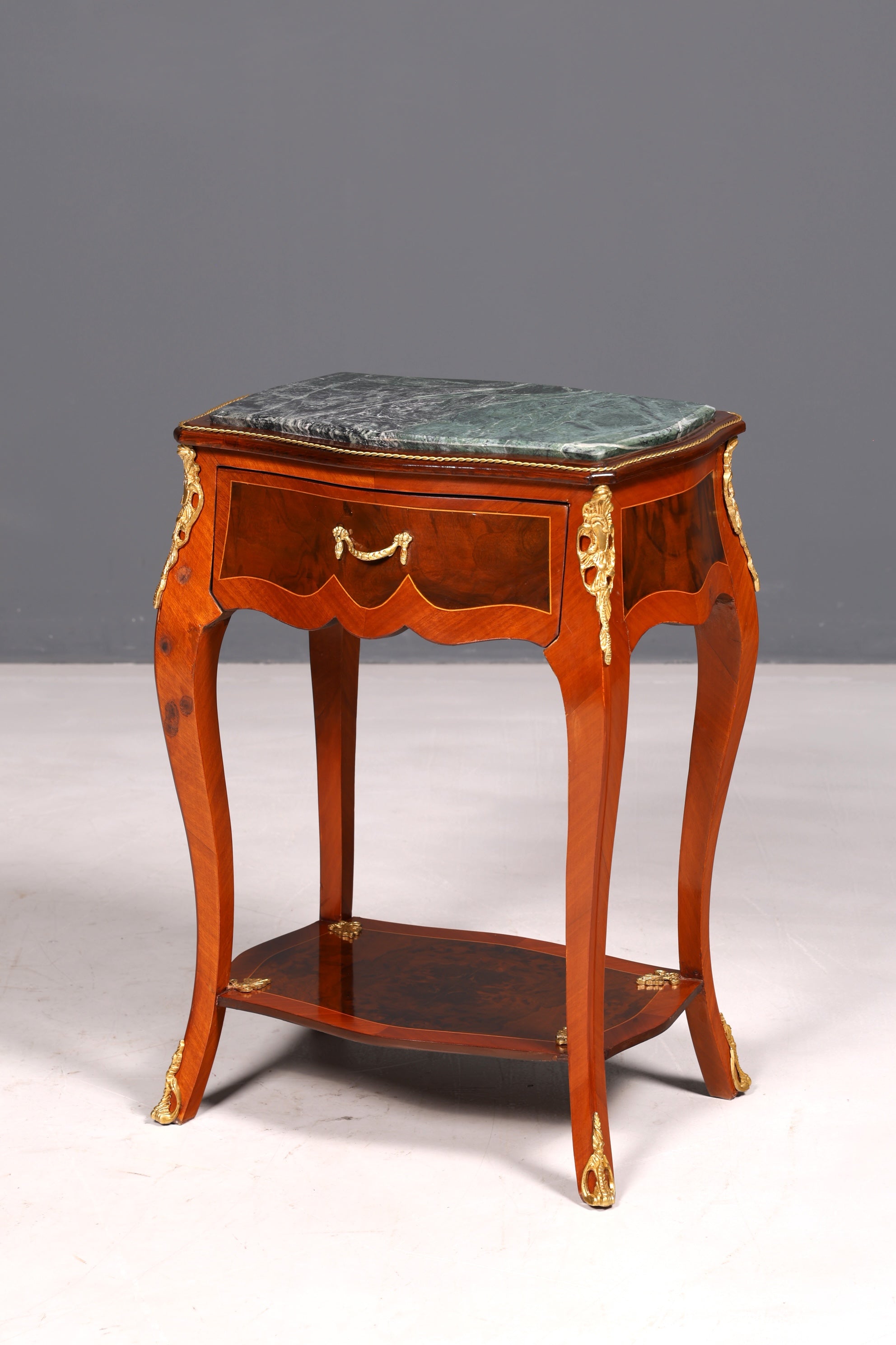 Prachtige Louis XV-bijzettafel in barokstijl, marmeren commode en telefoontafel