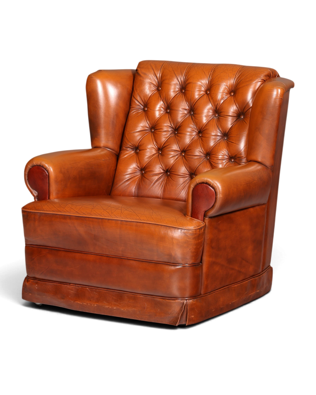 Hauptstadt Möblerei Chesterfield Sessel aus cognacfarbenem Echtleder mit klassischer Knopfheftung und Rollen