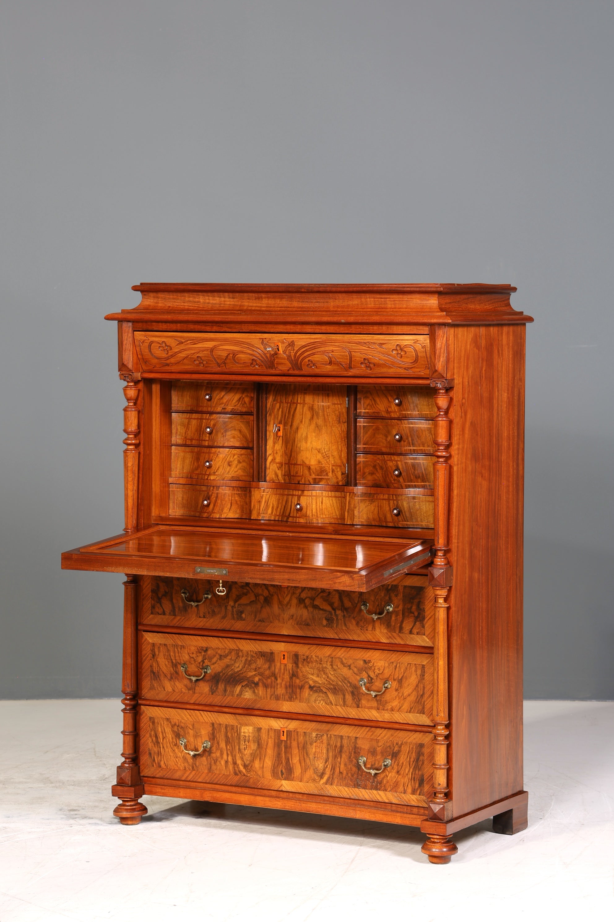 Traumhafter Louis Philippe Sekretär um 1870 Vertiko Nussbaum Highboard Kommode Sekretär Schrank
