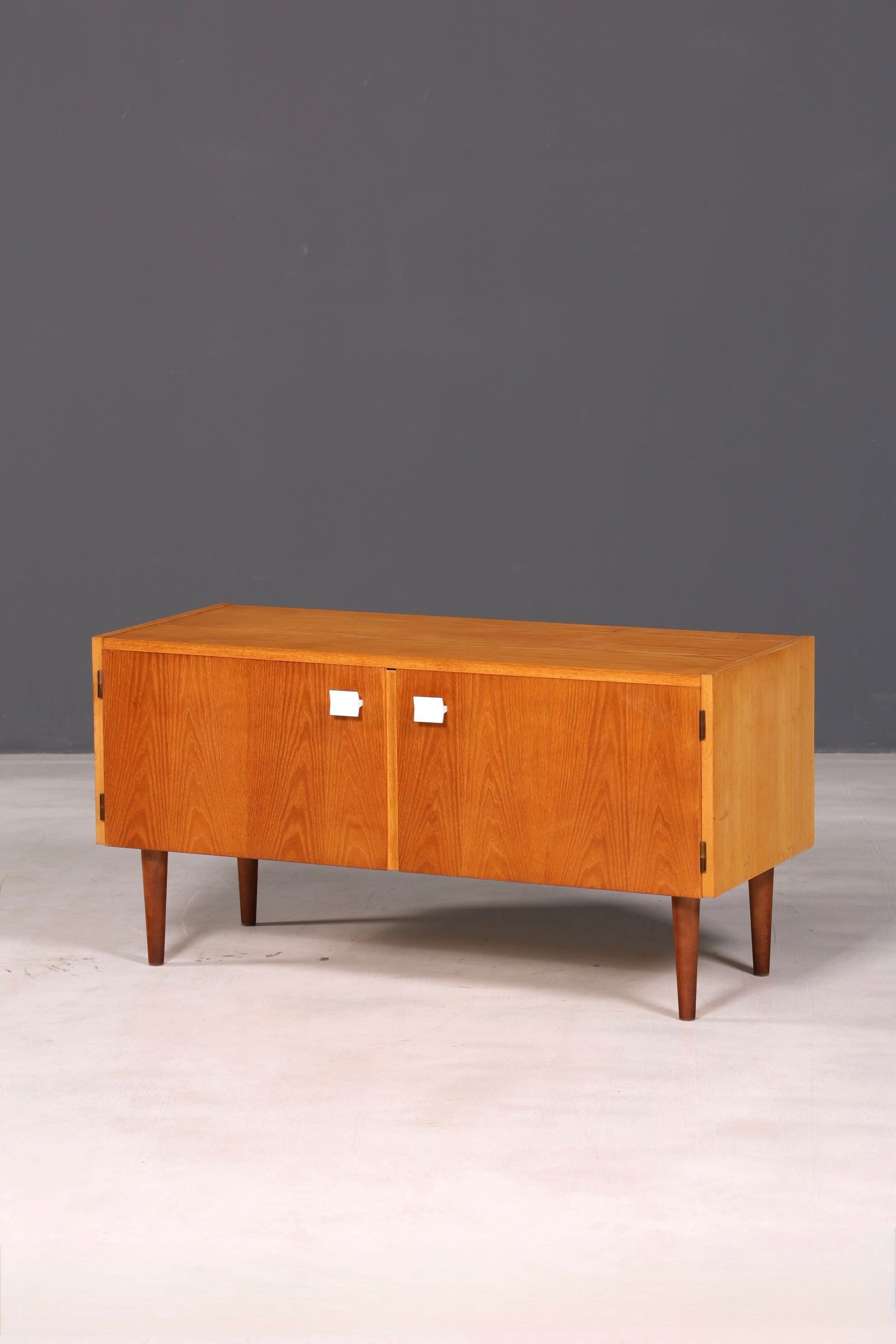 Prachtige originele Hellerau-kommode uit het midden van de twintigste eeuw, model 427, dressoir voor tv, vintage, echt hout