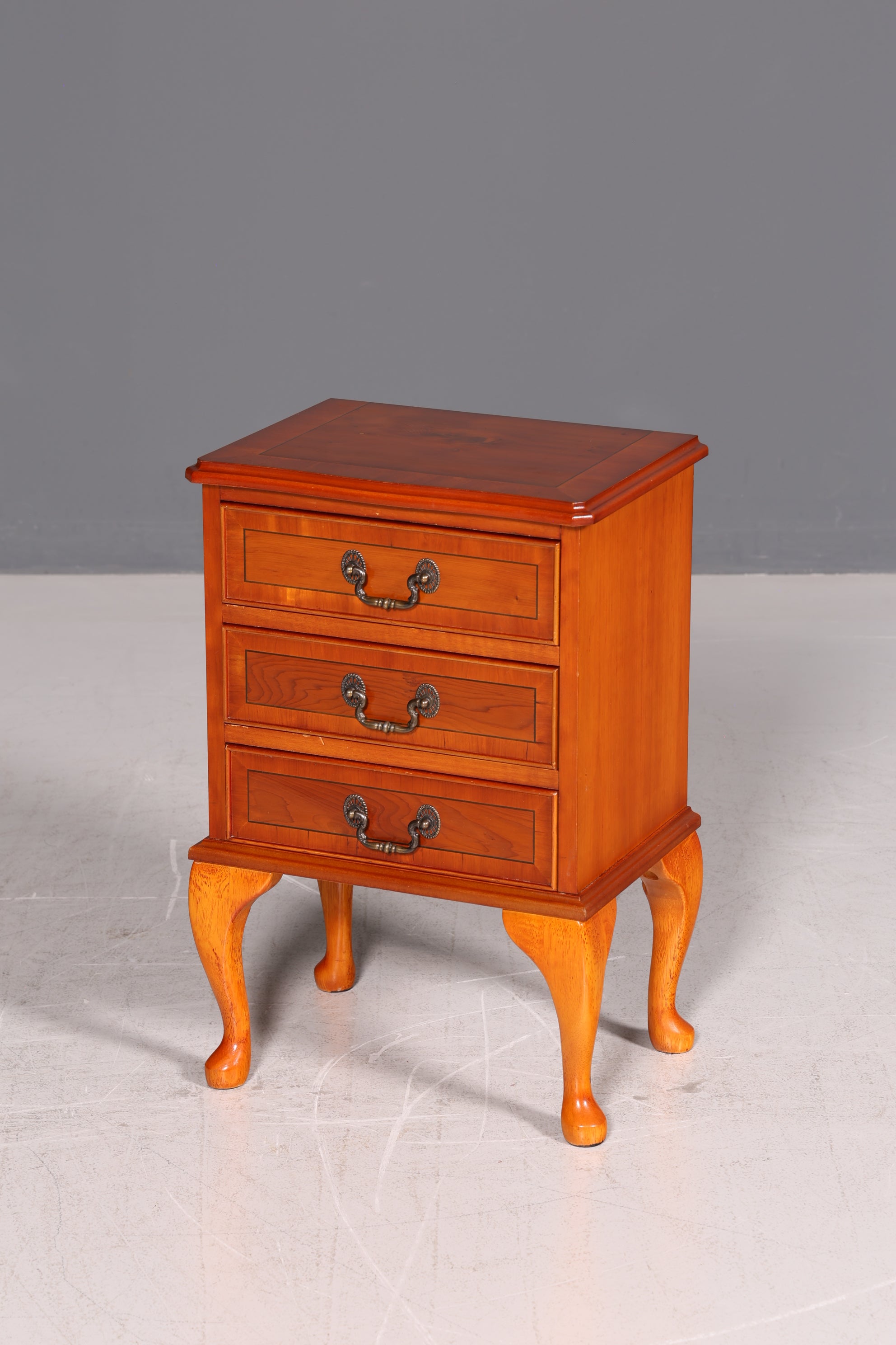 Wunderschöner Englischer Nachttisch Kommode Kirschholz 3 Schubladen Queen Anne Beistelltisch Antik Stil Vintage