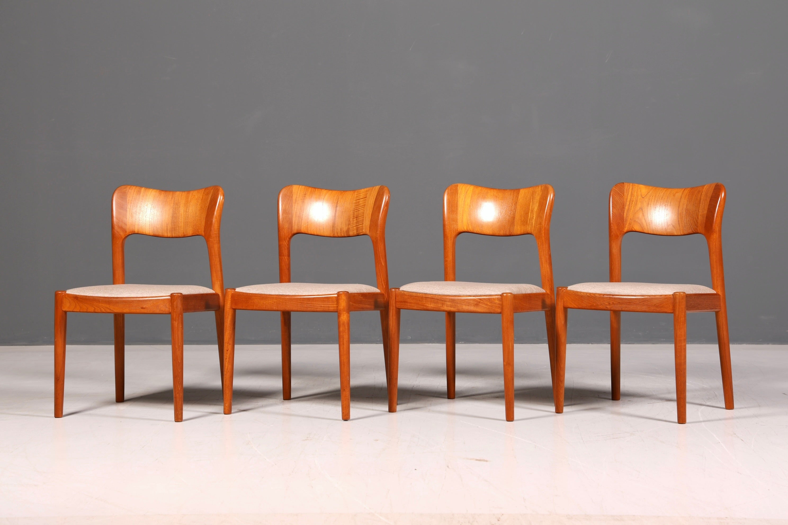 4x Edle Mid Century Stühle der Marke Niels Koefoed Koefoeds Hornslet Modell 177 Teak Stuhlset Danish Design Esszimmerstühle Küchenstühle