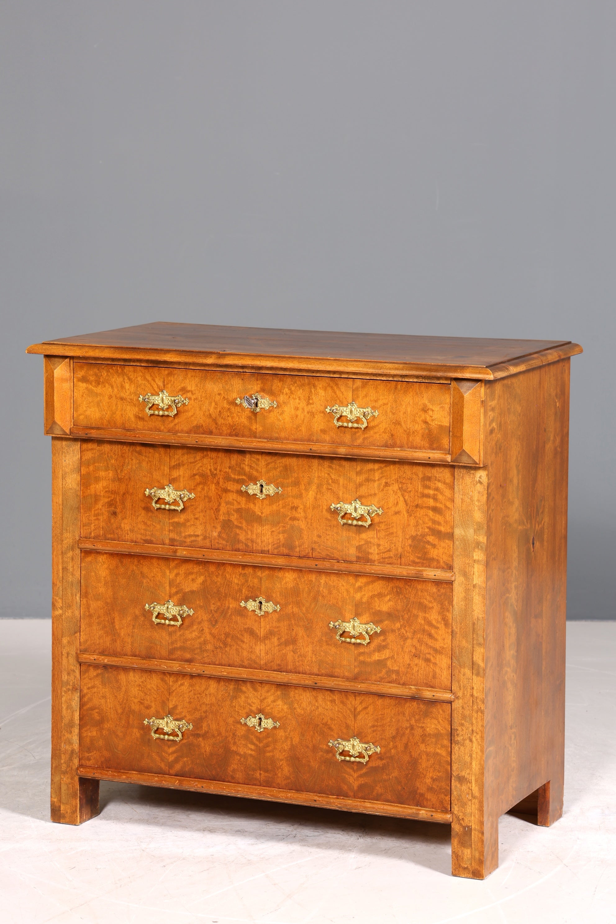 Stilvolle Gründerzeit Kommode Louis Philippe Nussbaum Sideboard um 1880 Antik Schubladenkommode