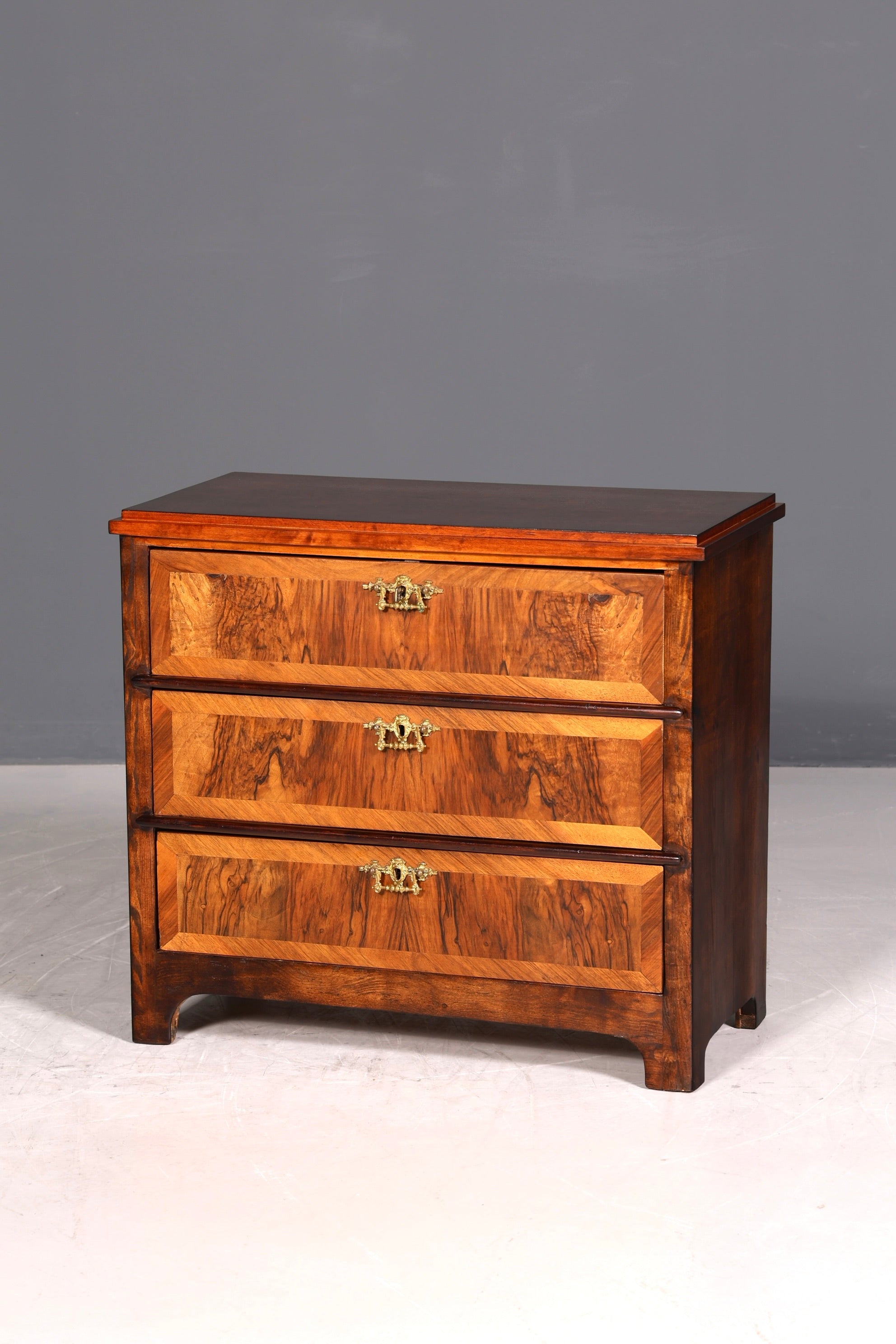 Stilvolle Gründerzeit Kommode Jugendstil Antik Sideboard Schubladenkommode Wäschekommode