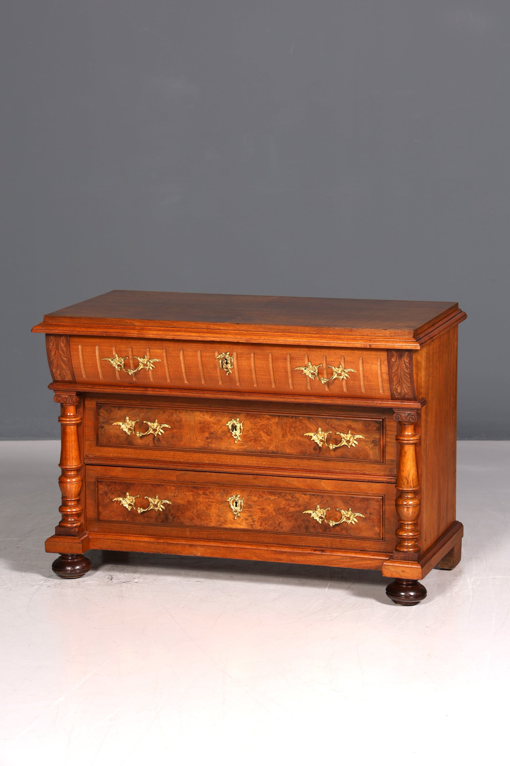 Edle Gründerzeit Kommode Louis Philippe Nussbaum Schubladen Kommode Sideboard um 1880