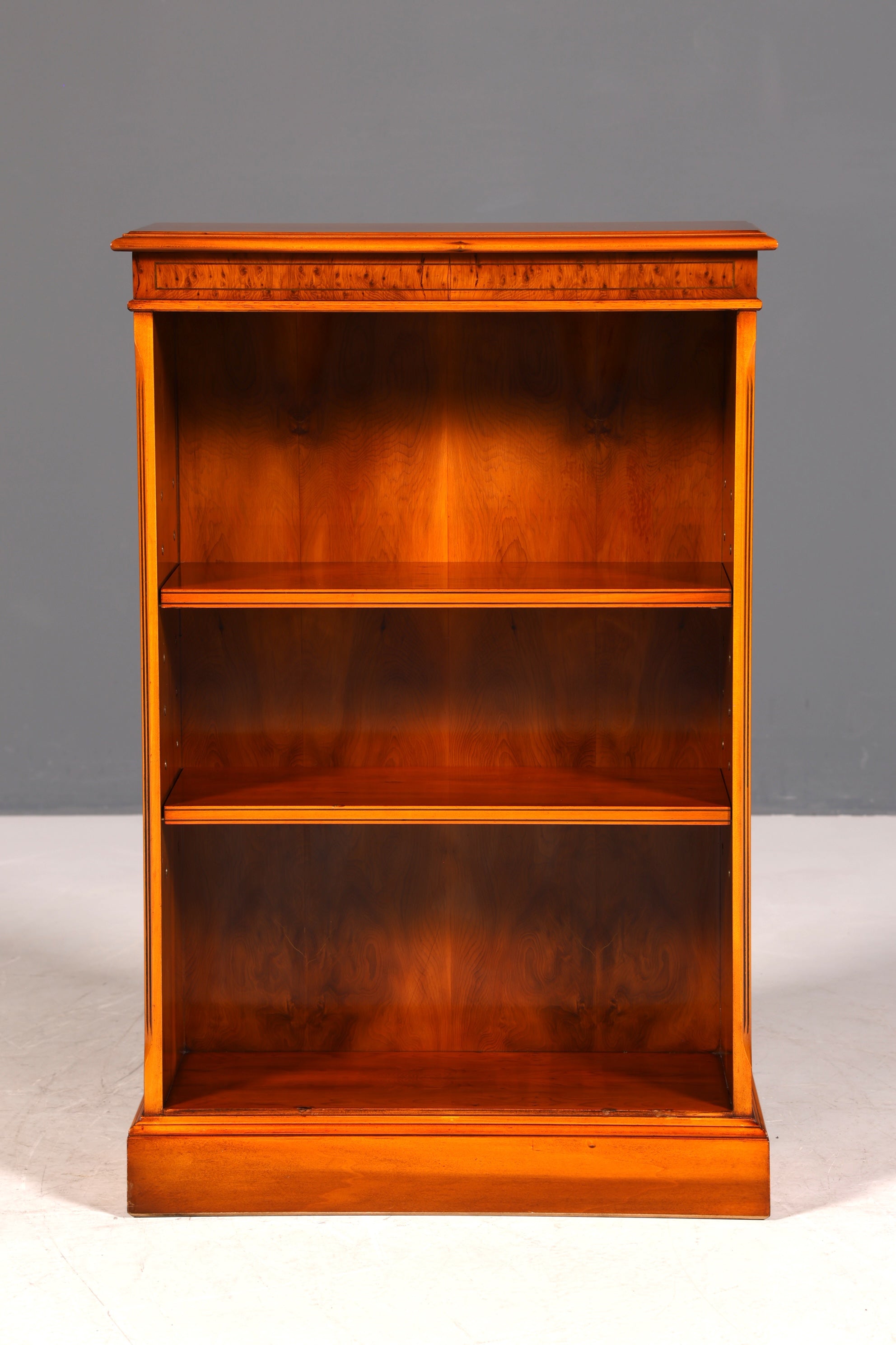 G368 Finish Wunderschönes Englisches Bücherregal Antik Regal Bookshelf Buchablage 60s (Kopie)