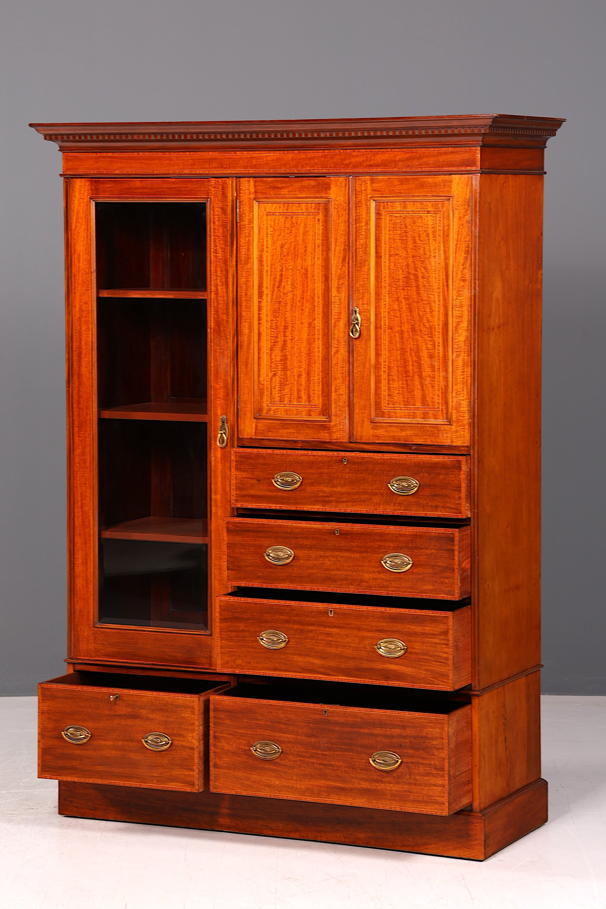 Beeindruckender Antiker Englischer Vitrine Kleiderschrank Wäscheschrank Dielenschrank Schrank Vintage
