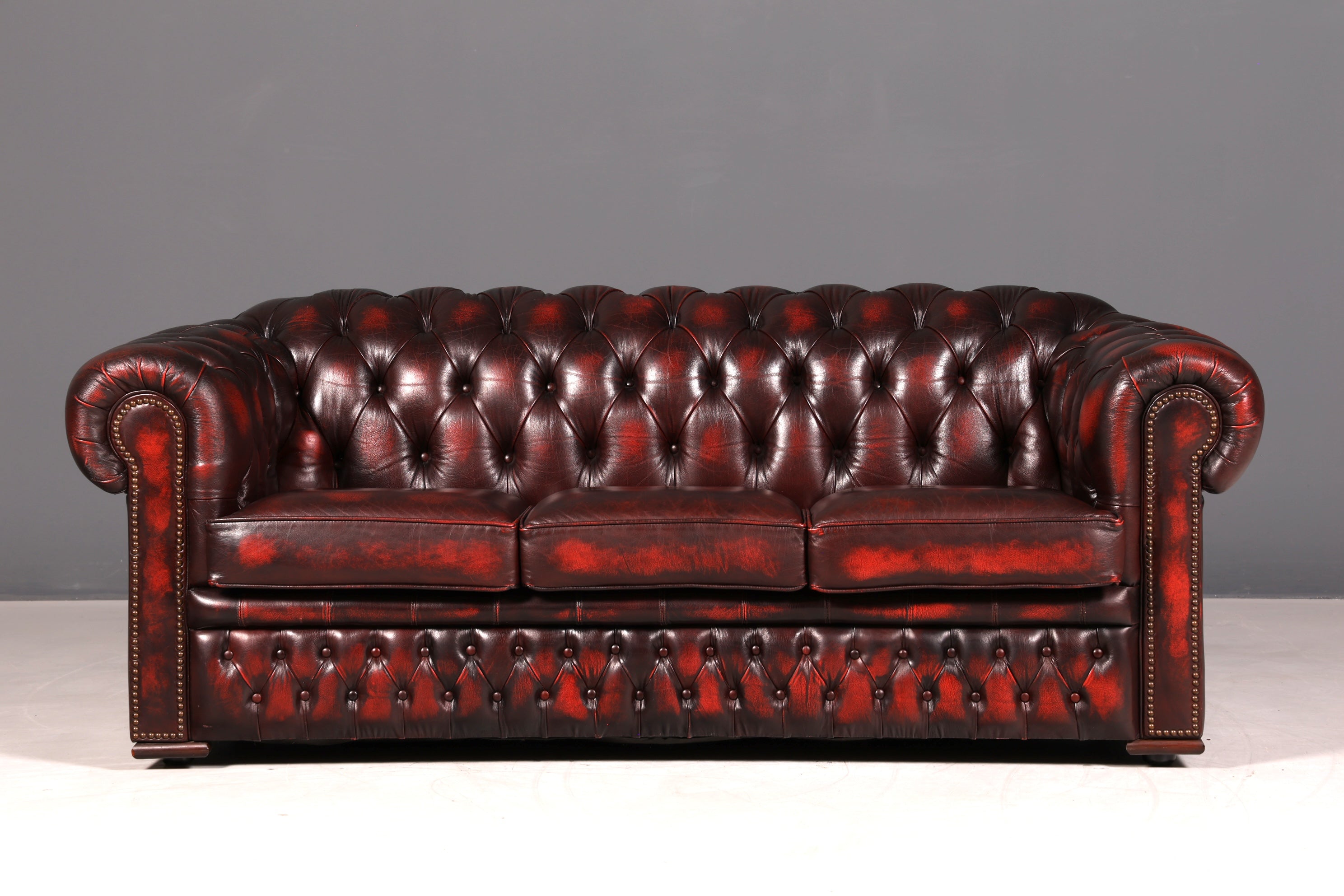 Wunderschönes Original Chesterfield Sofa 3- Sitzer echt Leder Oxblood Couch Englisch