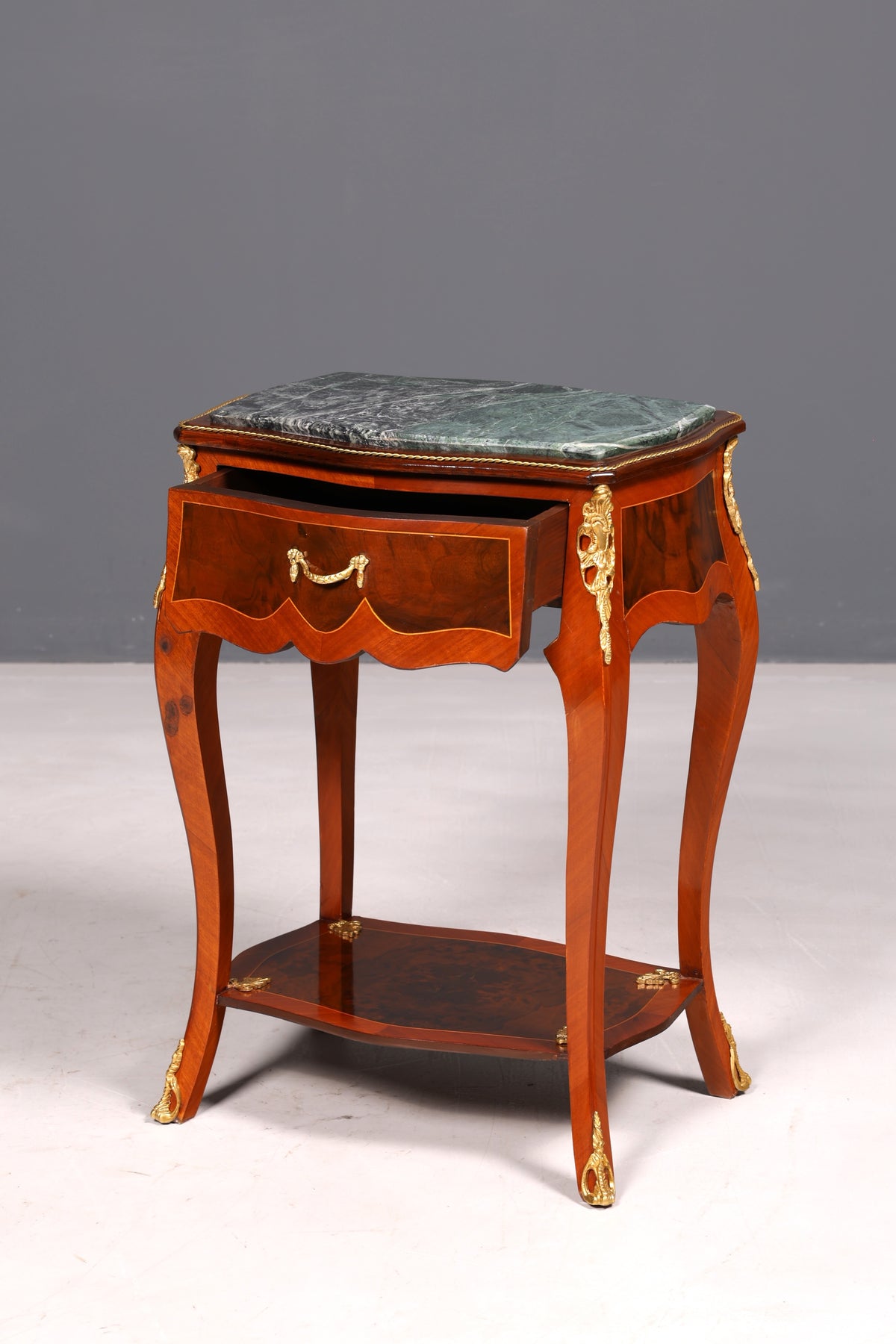 Prachtige Louis XV-bijzettafel in barokstijl, marmeren commode en telefoontafel