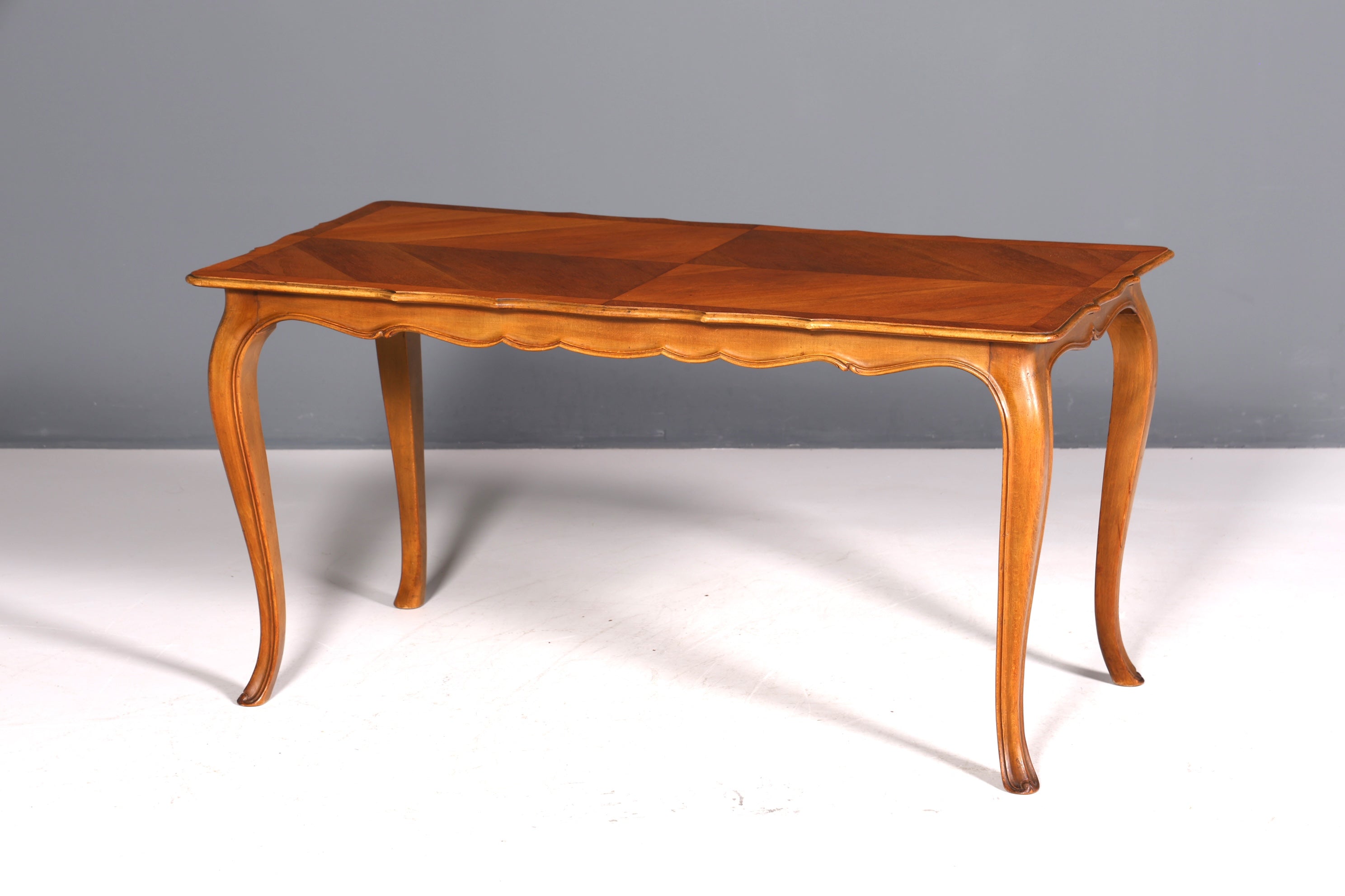 Beautiful Chippendale coffee table, real wood, Baroque style living room table