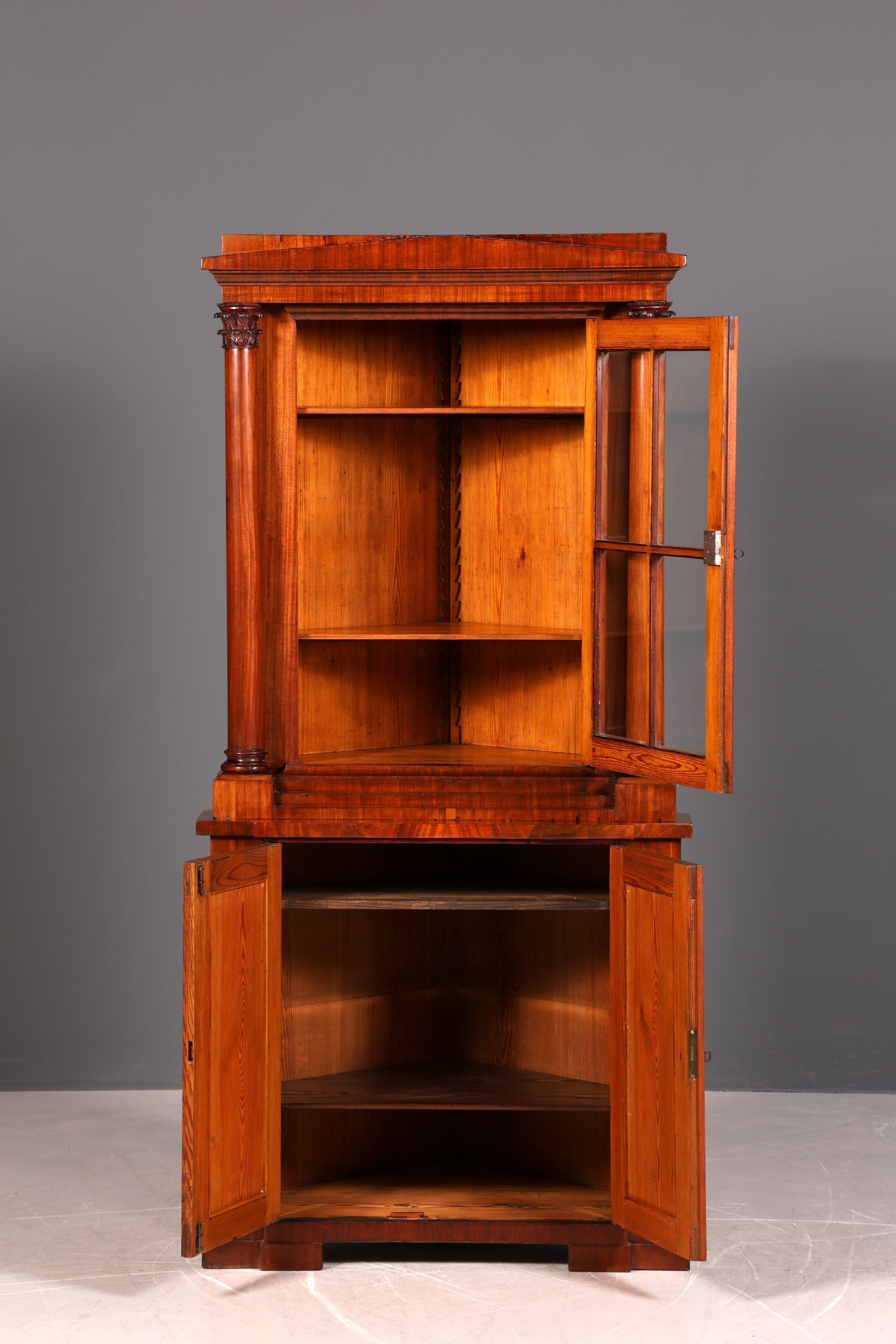 Wunderschöne Original Biedermeier Vitrine um 1820 Antiker Mahagoni Schrank Antik Säulen