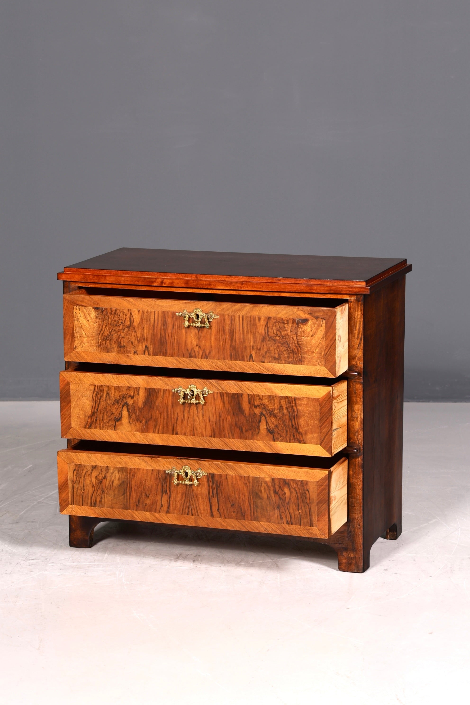 Stilvolle Gründerzeit Kommode Jugendstil Antik Sideboard Schubladenkommode Wäschekommode