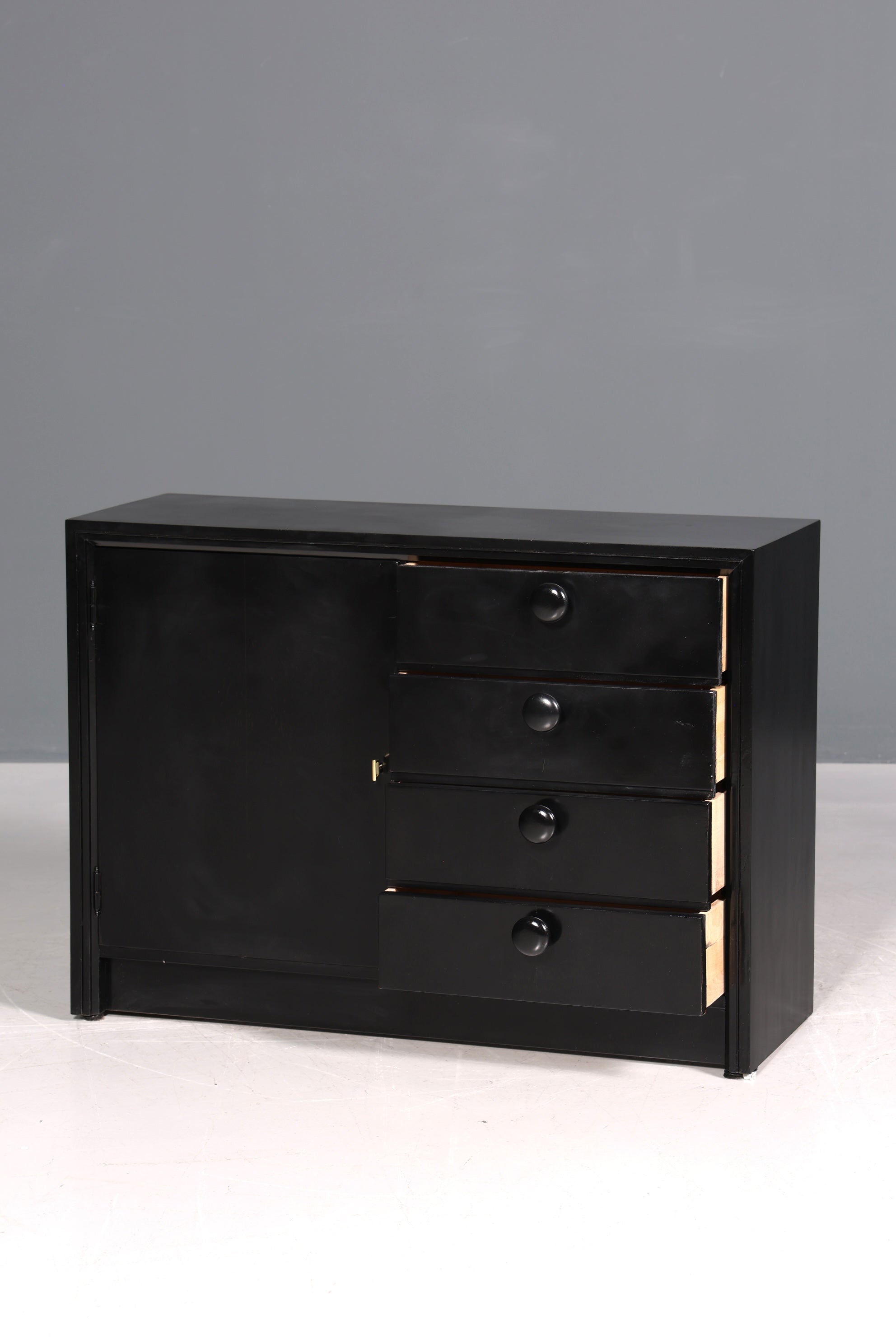 Beautiful Art Deco style sideboard circa 1940, chest of drawers, cabinet