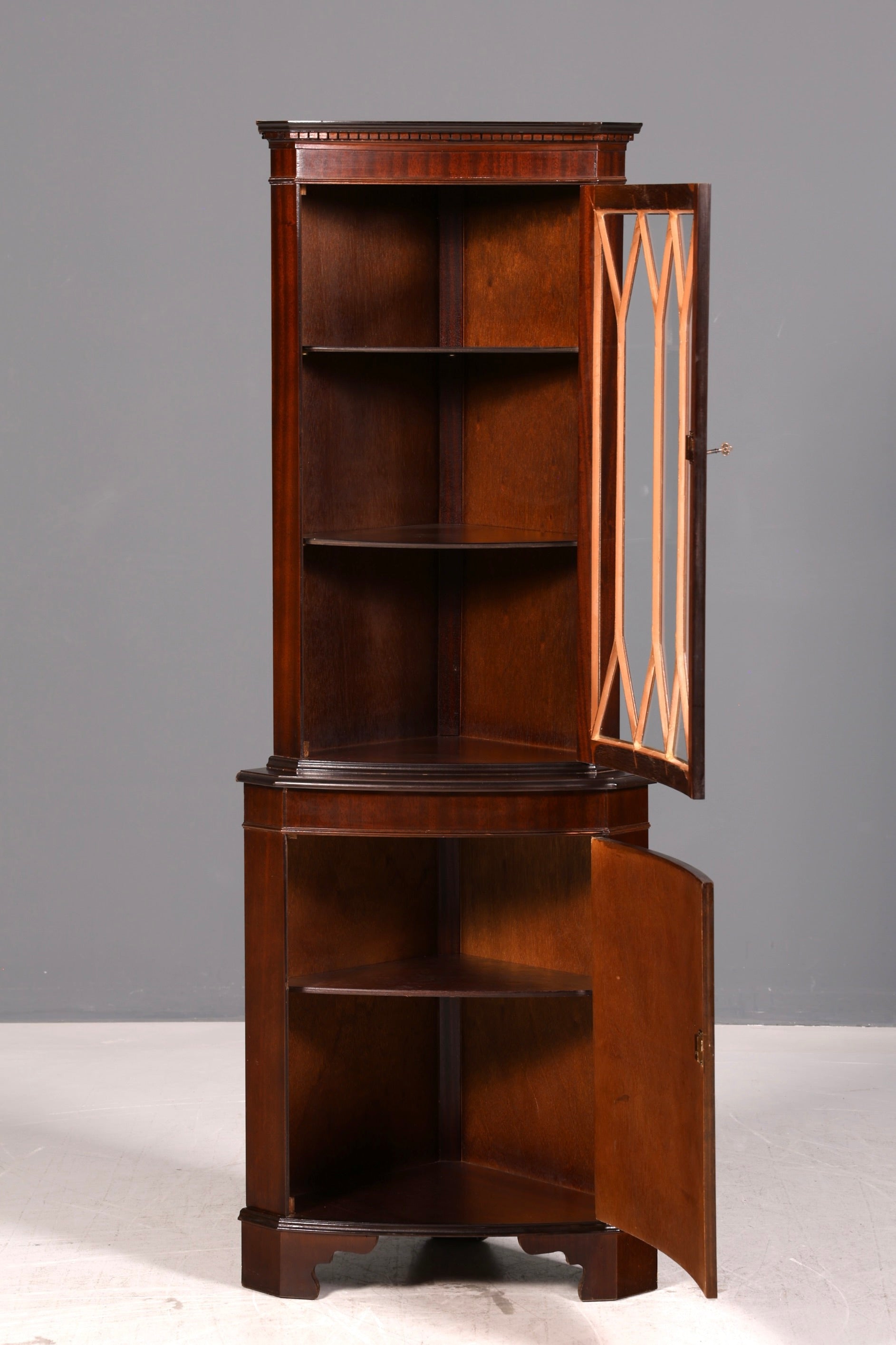 Wunderschöne Englische Eckvitrine Mahagoni 60er Echt Holz Schrank Eckschrank Glasvitrine Vitrine Vintage