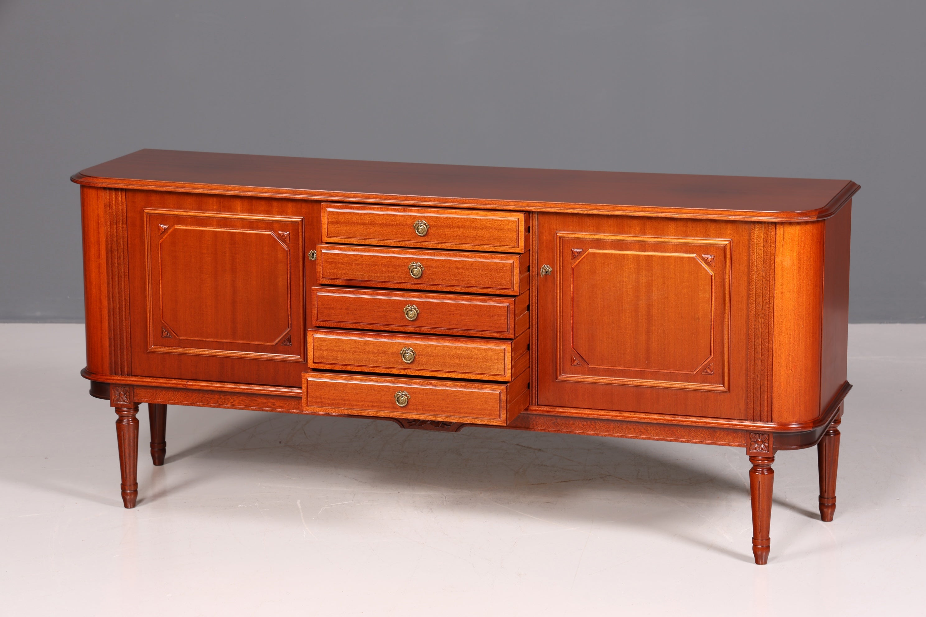 Traumhaftes Sideboard im Gustavianischer Stil Kommode TV Schrank Antik 60s