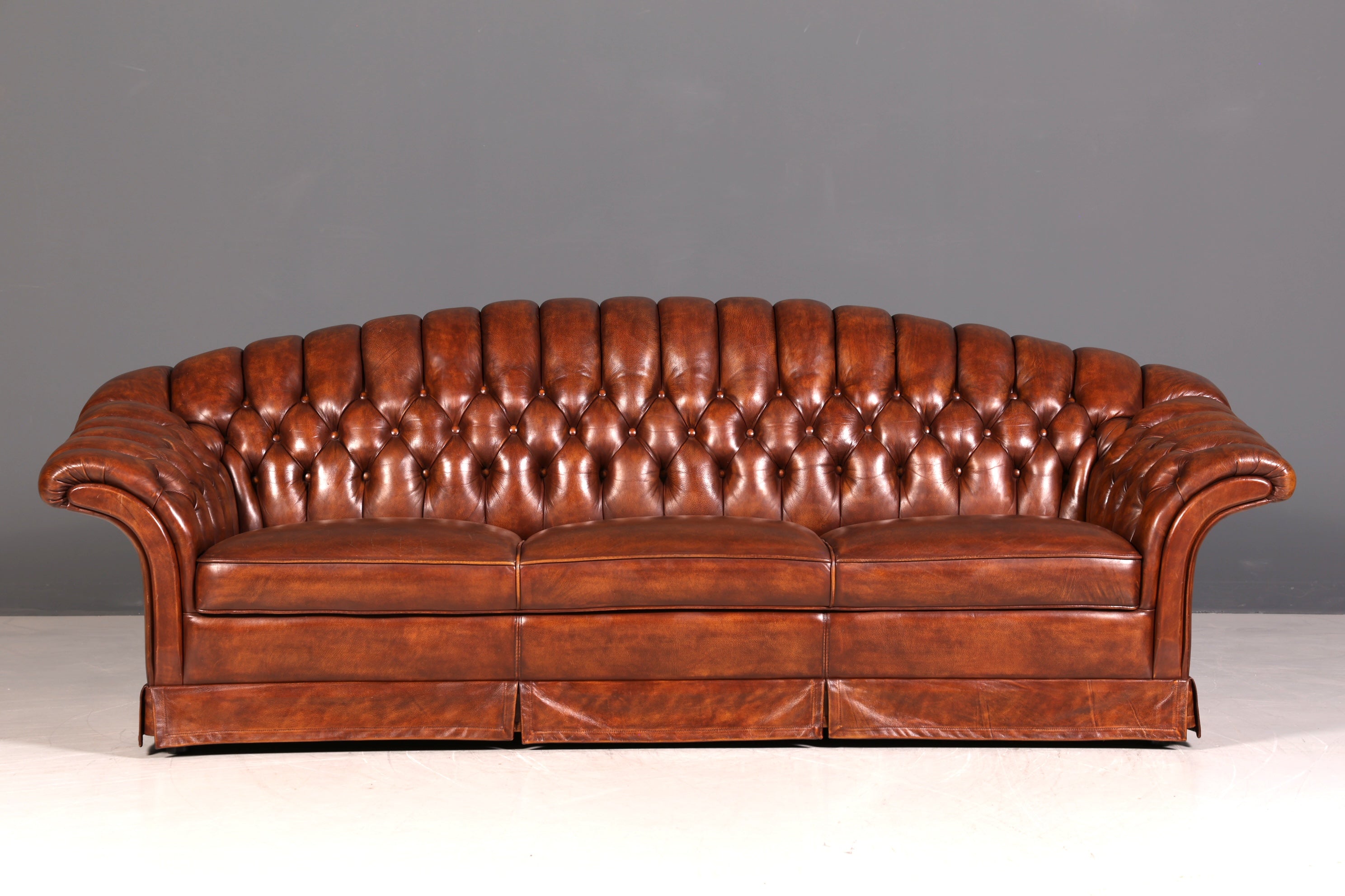 G447 Finish Wunderschönes Original Chesterfield Sofa 3- Sitzer echt Leder Oxblood Couch Englisch (Kopie)