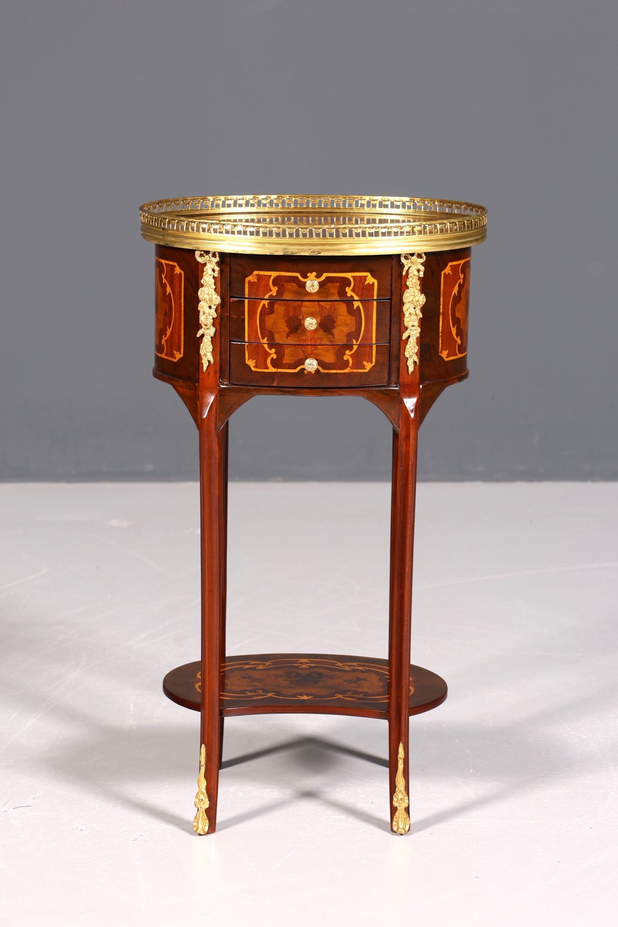 Stilvoller Barock Louis XV Stil Beistelltisch Ablagetisch massiv Kommode Antik Stil