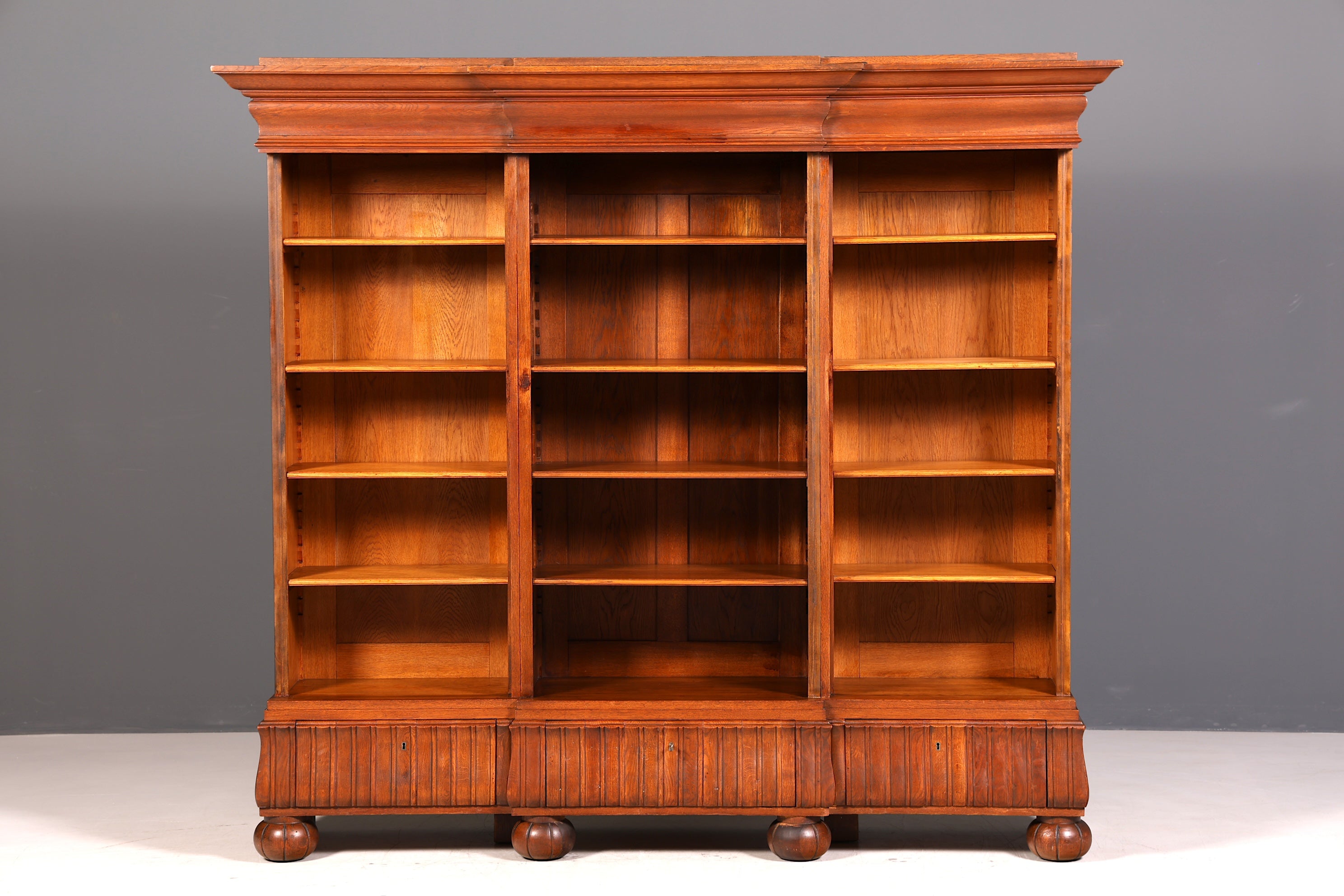 Traumhaftes Jugendstil Bücherregal Regal Gründerzeit um 1900 Antik Buchablage Eiche