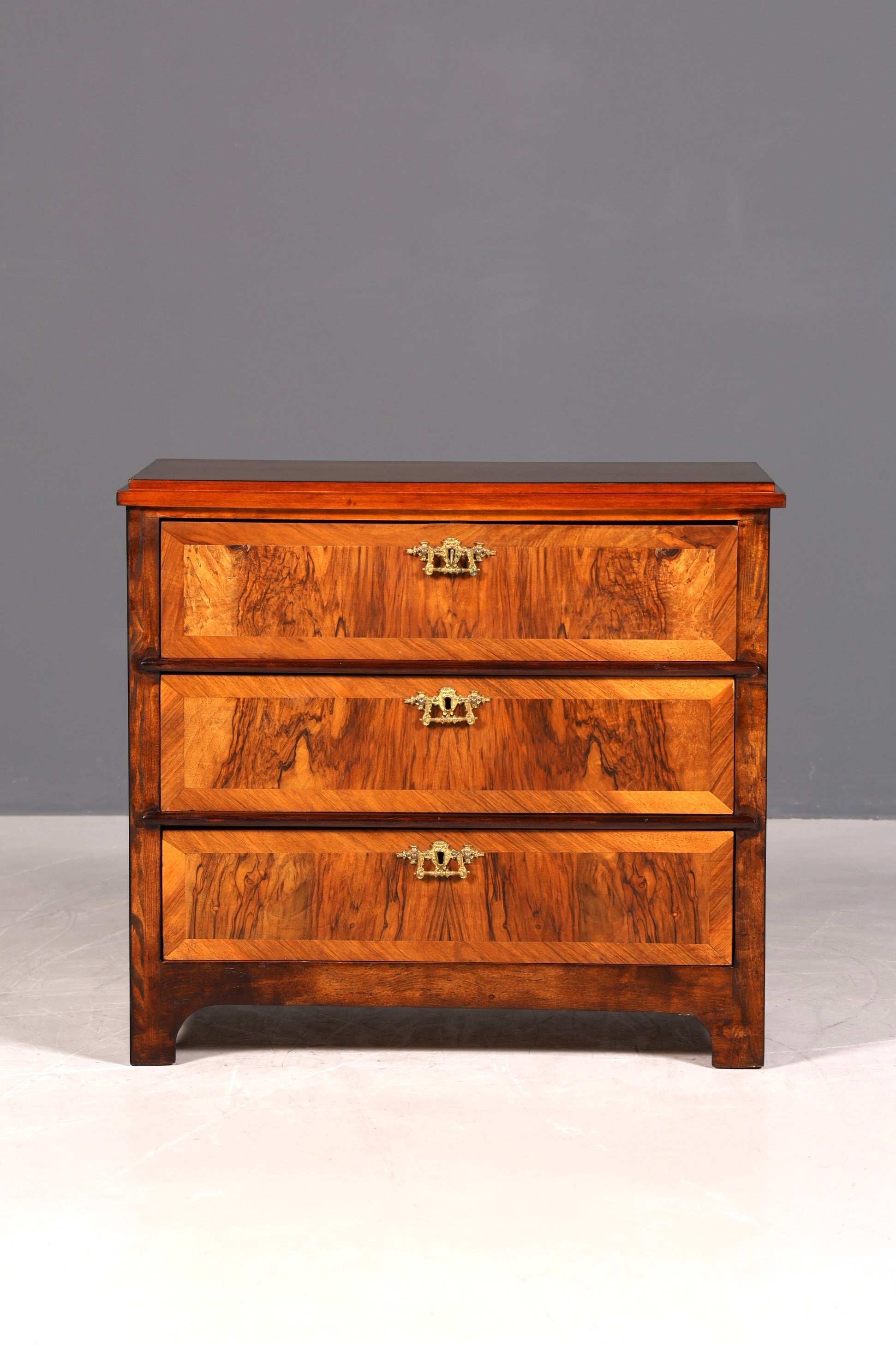 Stilvolle Gründerzeit Kommode Jugendstil Antik Sideboard Schubladenkommode Wäschekommode