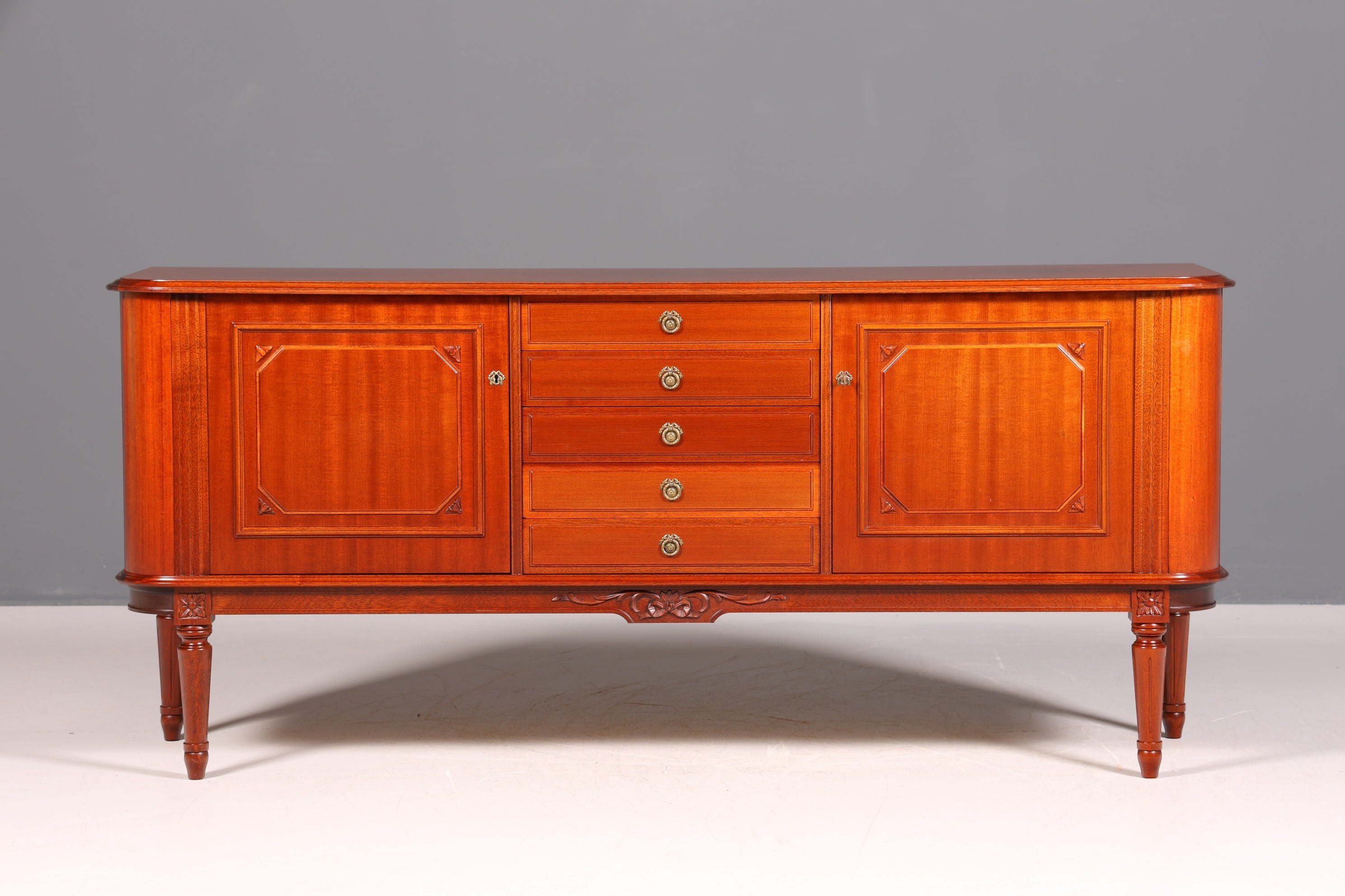 Traumhaftes Sideboard im Gustavianischer Stil Kommode TV Schrank Antik 60s