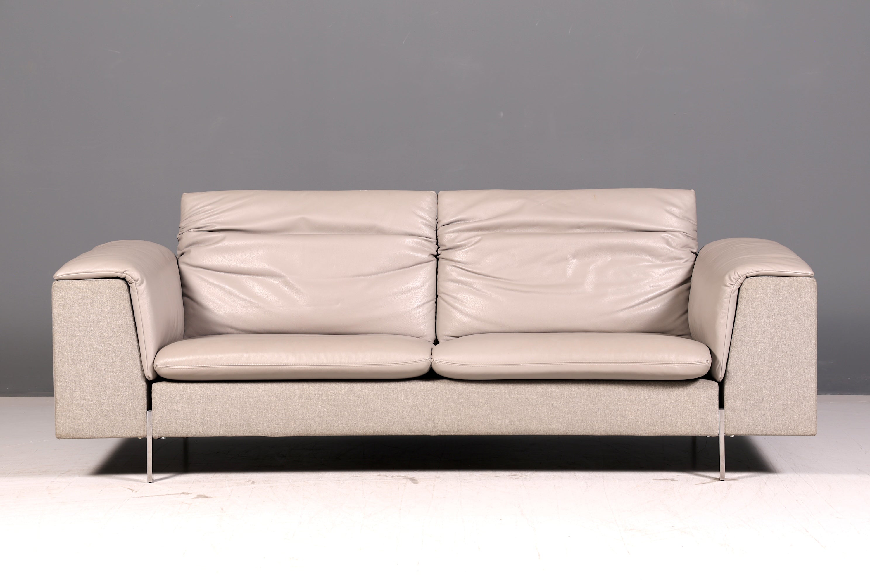 Wunderschönes Sofa der Marke Ligne Roset Grau Echtleder & Stoff Couch Designer Sofa Wohnzimmer