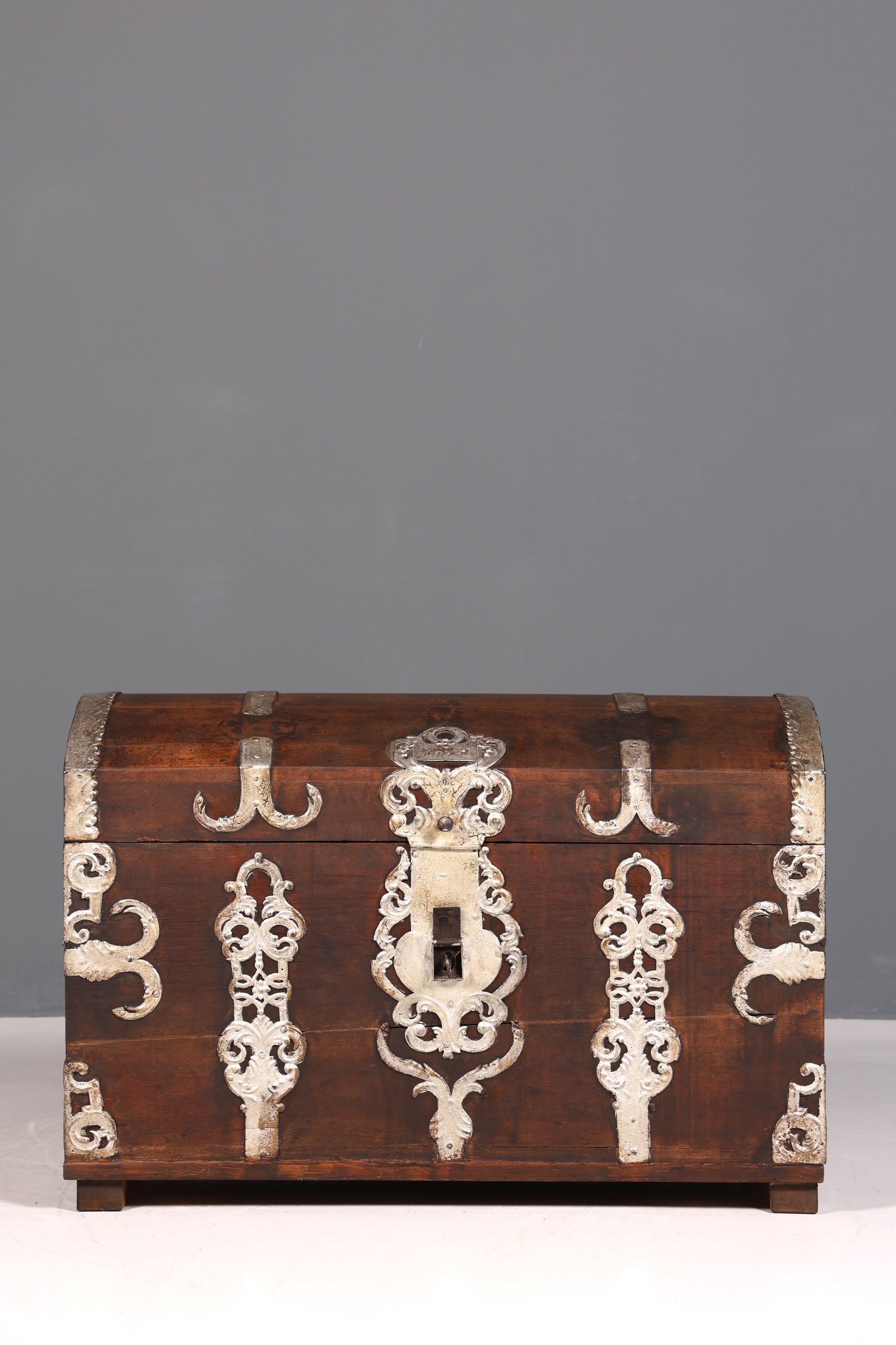 Magnificent original Baroque chest circa 1758, linen chest, solid oak wood, dowry chest, antique box