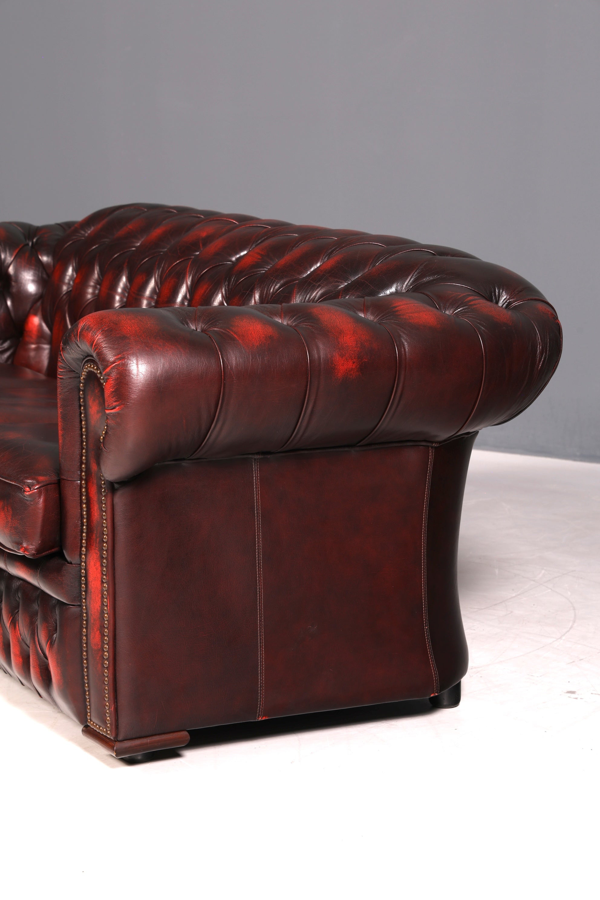 Wunderschönes Original Chesterfield Sofa 3- Sitzer echt Leder Oxblood Couch Englisch