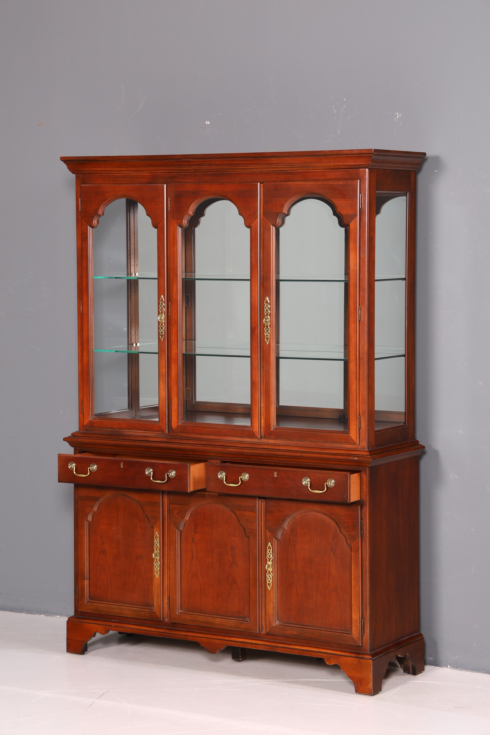 Noble Original Drexel Heritage Curio Cabinet Bookcase USA Cabinet Buffet Shelf Glass Display Cabinet