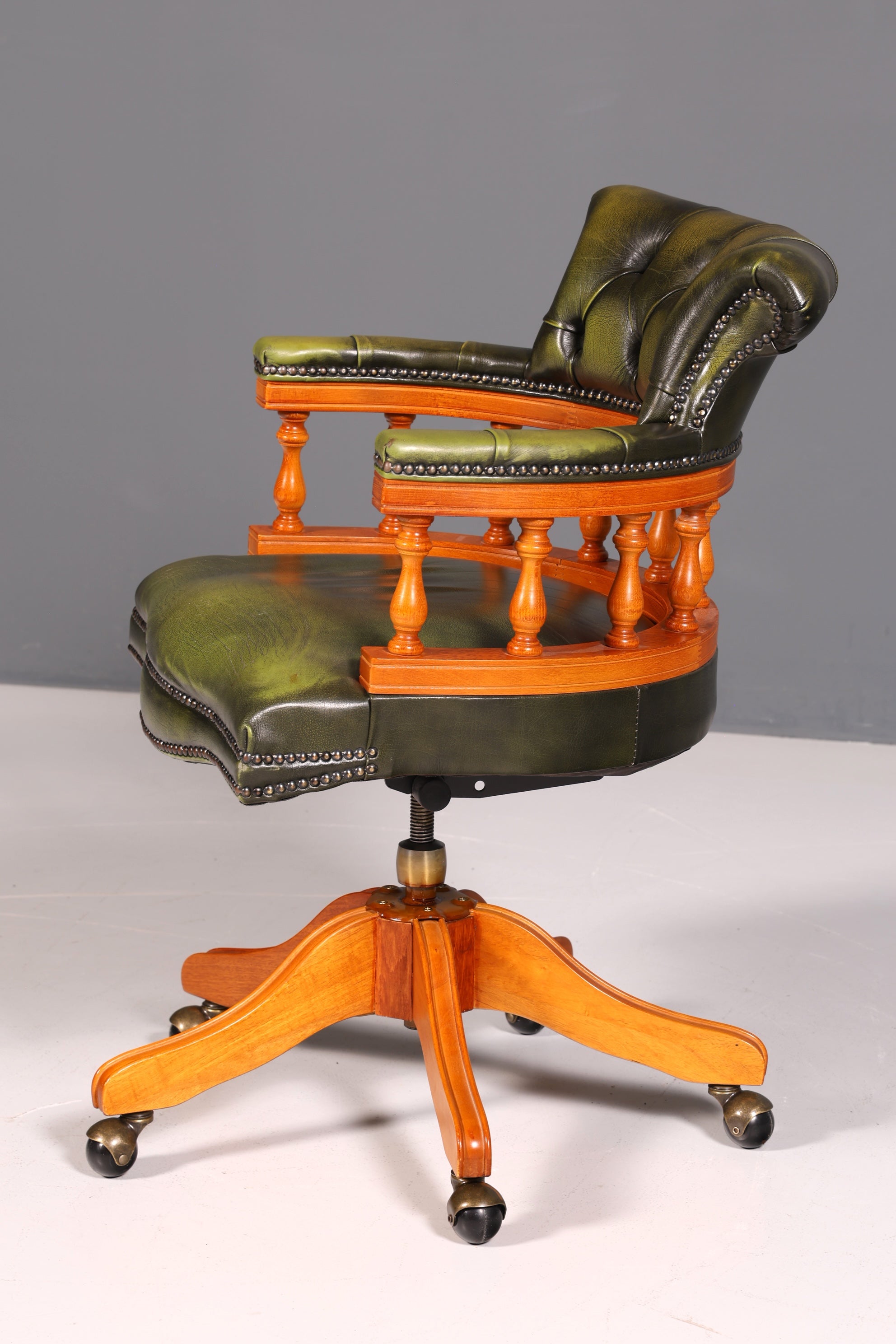 Original Chesterfield Centurion Captain Chair Englisch Grün Echt Leder Sessel Armlehnsessel