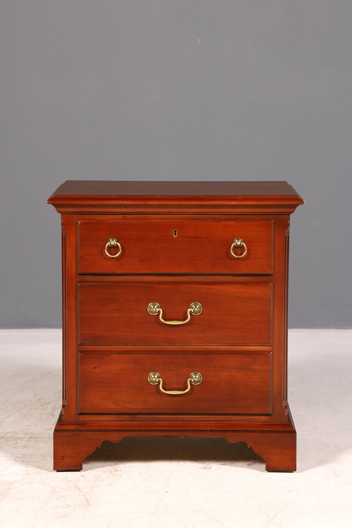 Edle Drexel Heritage Kommode Antik Stil Nachttisch USA Schubladenkommode 2 von 2