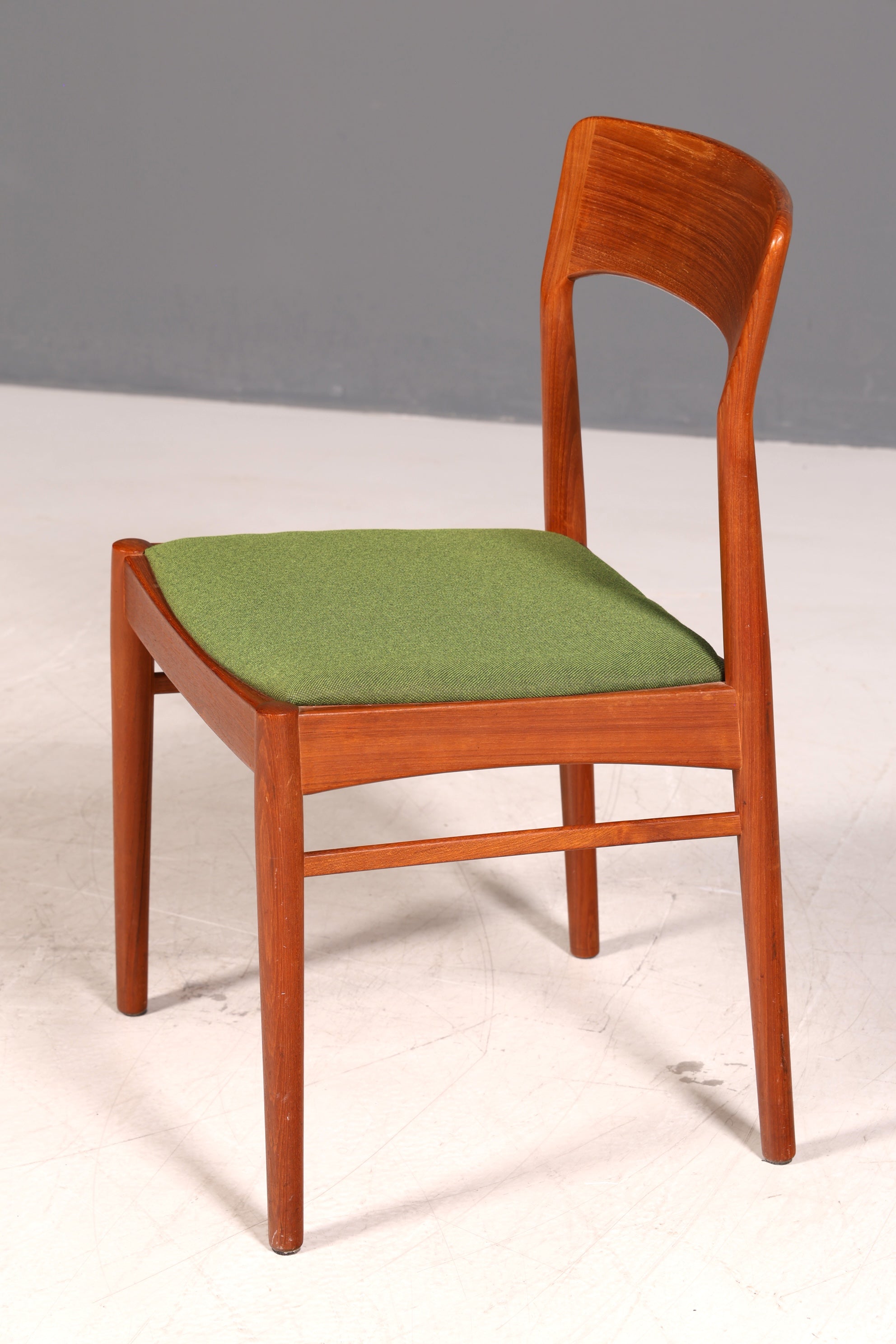 Dänischer Mid Century Esszimmerstuhl Teakholz Henning Kjærnulf Korup Stolefabrik 60er