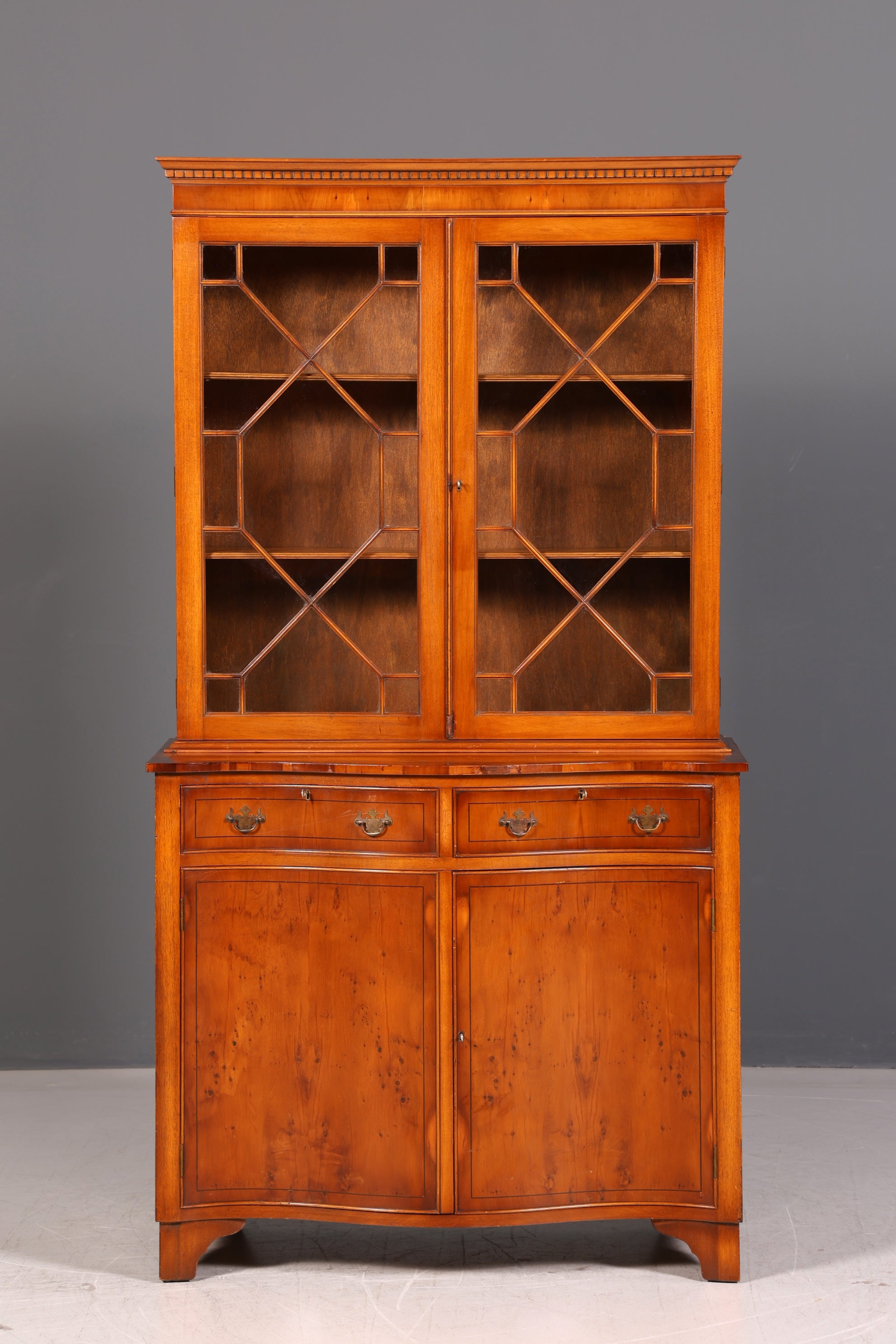 Wunderschöne Englische Vitrine Bücherschrank Eibe Aufsatzschrank Glasvitrine Buffet Sideboard Bibliothek