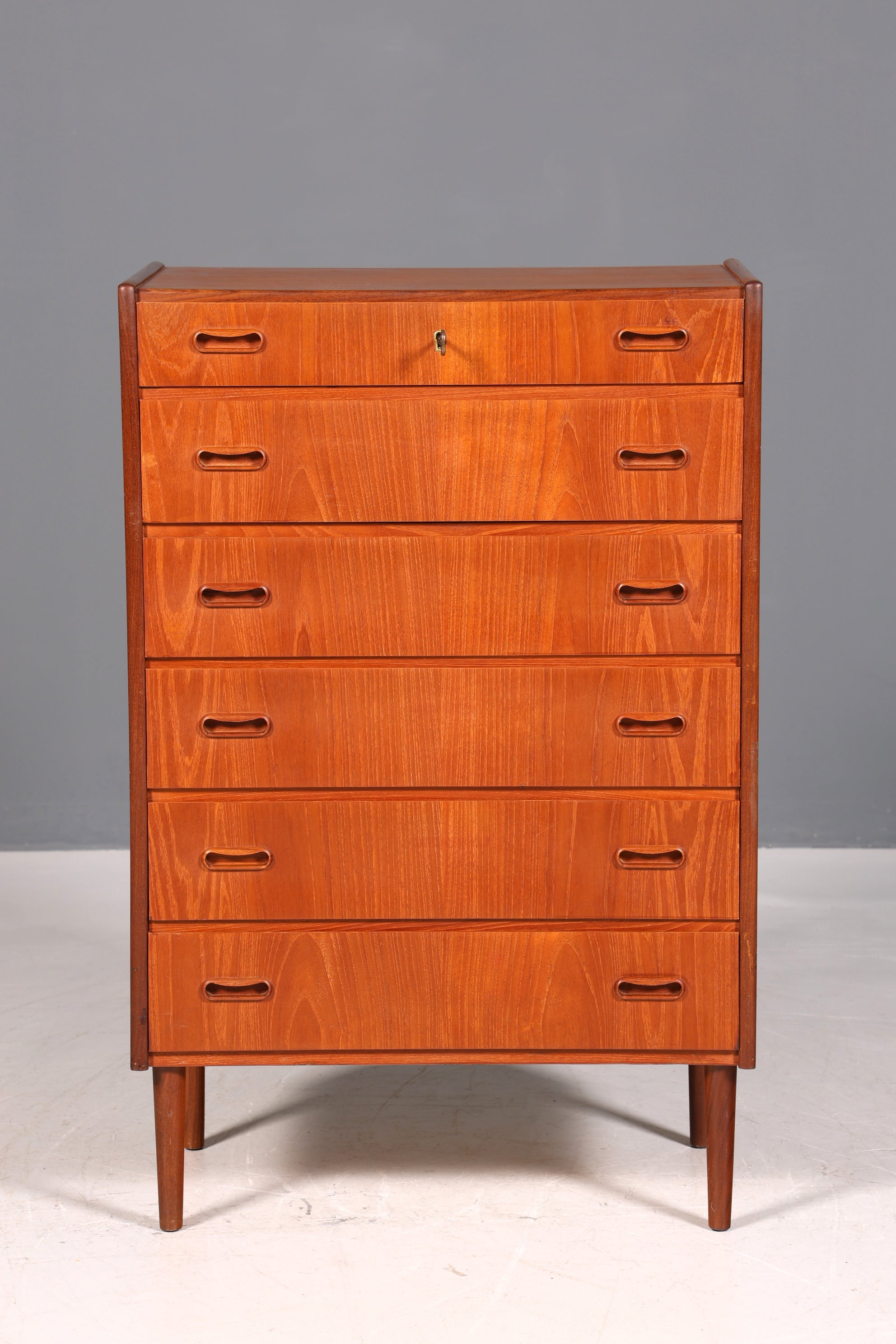 Beautiful mid-century retro teak wood chest of drawers, Danish design, 60s/70s style, cabinet, chest of drawers
