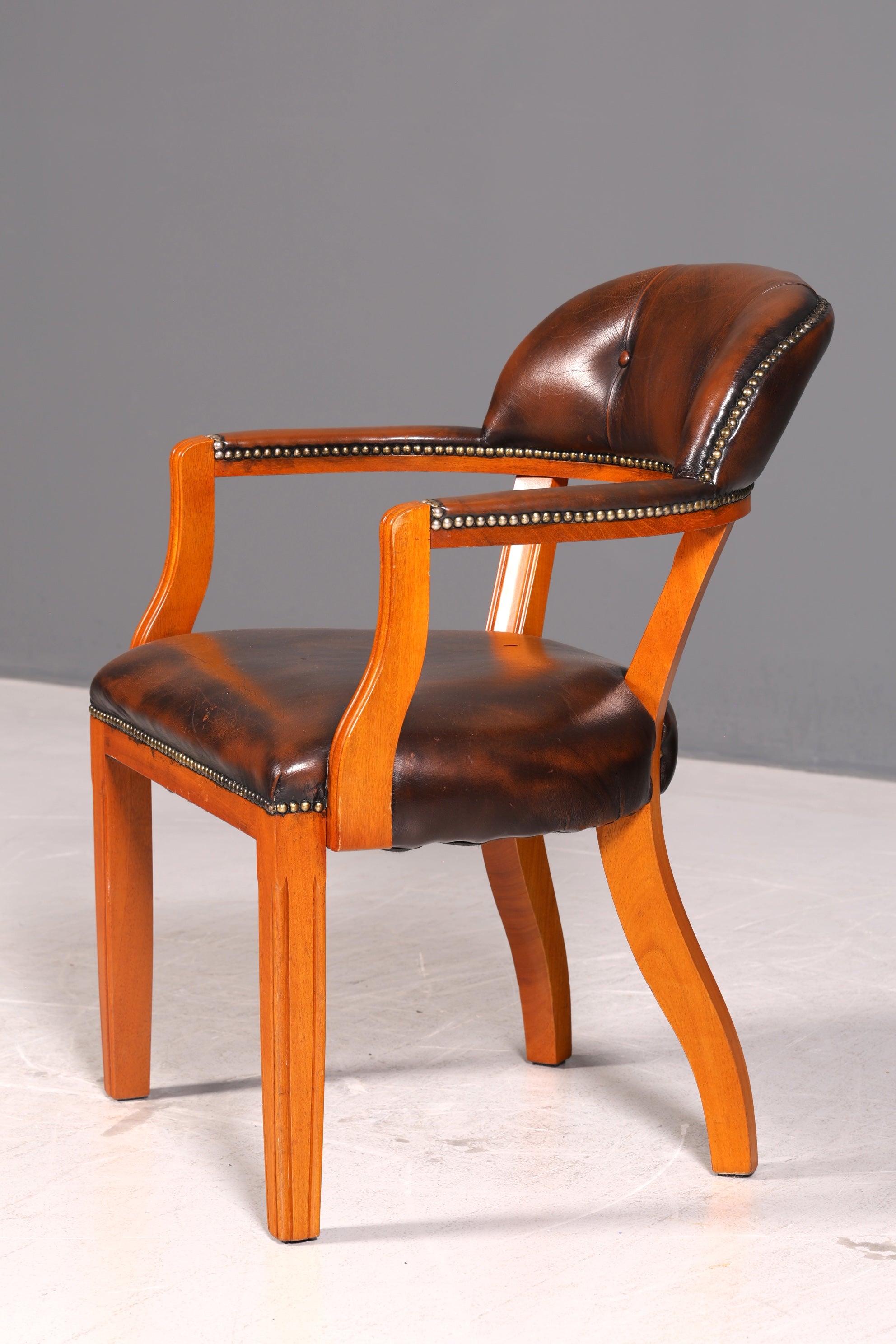 Wunderschöner Chesterfield Armlehnstuhl Braun Echt Leder Englisch Bürostuhl Schreibtischstuhl Sekretär Stuhl Court Chair 1 von 4