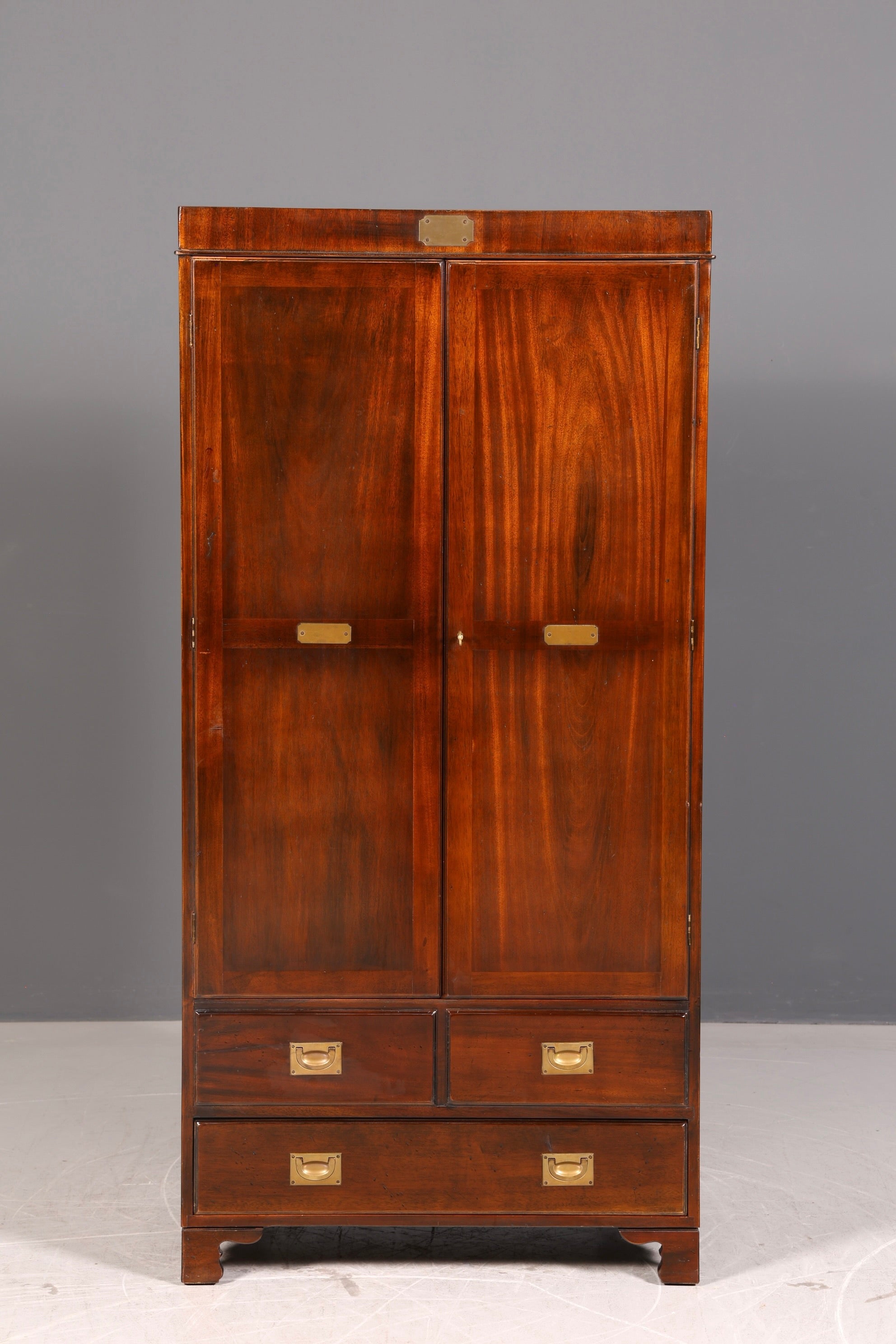 Beeindruckender Maritimer Kleiderschrank Wäscheschrank Englischer Schiffs Dielenschrank Military Kolonial Antik Vintage