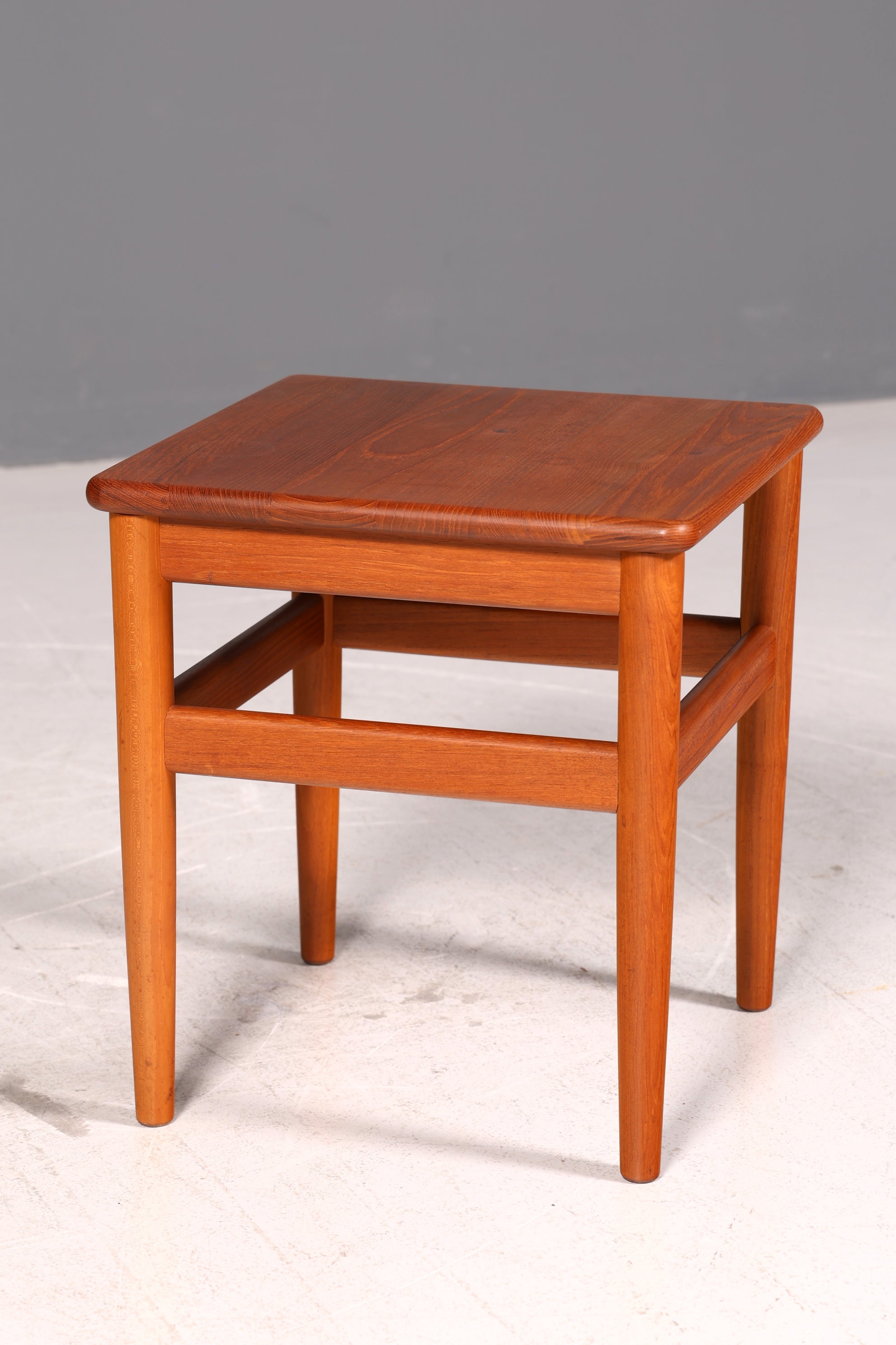 Edler Mid Century Beistelltisch Danish Design Blumenhocker Teak Ablagetisch Vintage 60er Danish Design Tisch 2 von 2