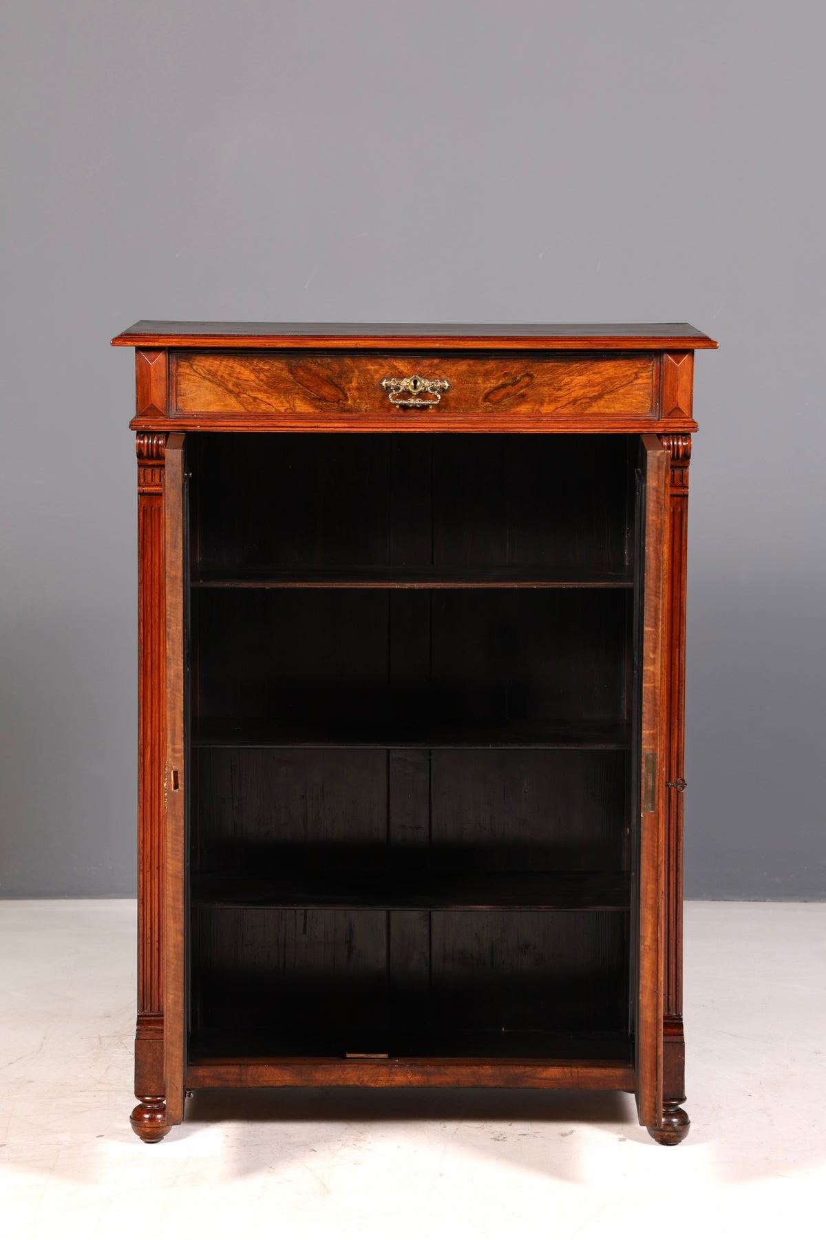 Stijlvolle Gründerzeit-kast, antieke vertiko, Jugendstil-commode, halmeubelkast, massief hout