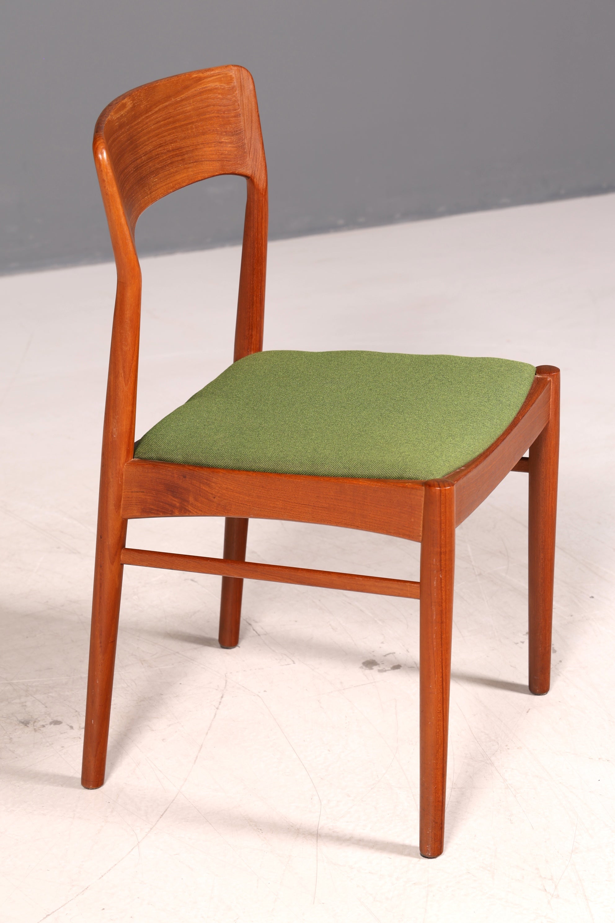 Dänischer Mid Century Esszimmerstuhl Teakholz Henning Kjærnulf Korup Stolefabrik 60er