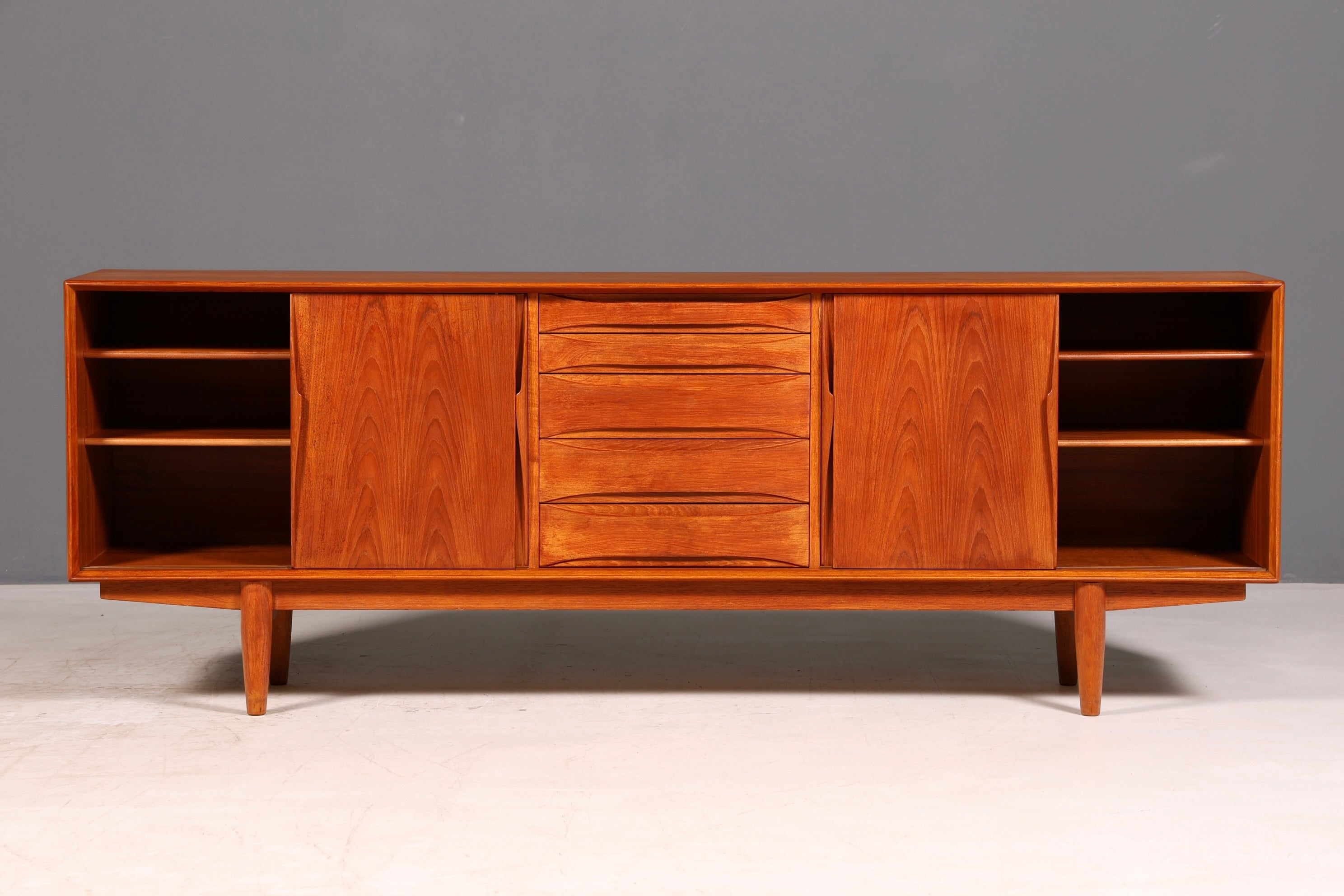 Prachtig Dyrlund-dressoir van teak, Deens mid-centurydesign, vintage kast en commode