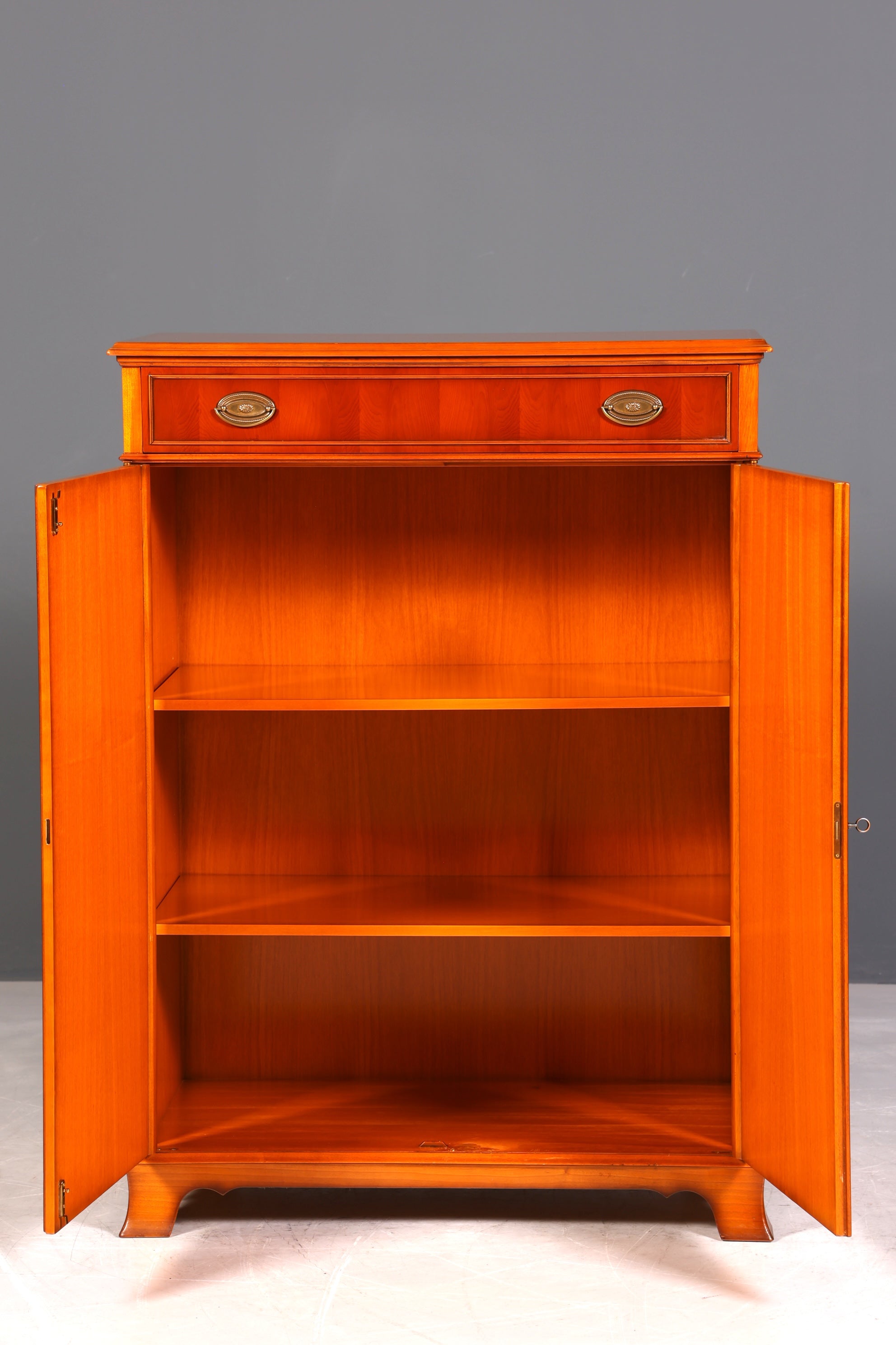 F961 Finish cm Traumhafter Original Heldense Schrank Englische Eibe Sideboard echt Holz Antik 60s