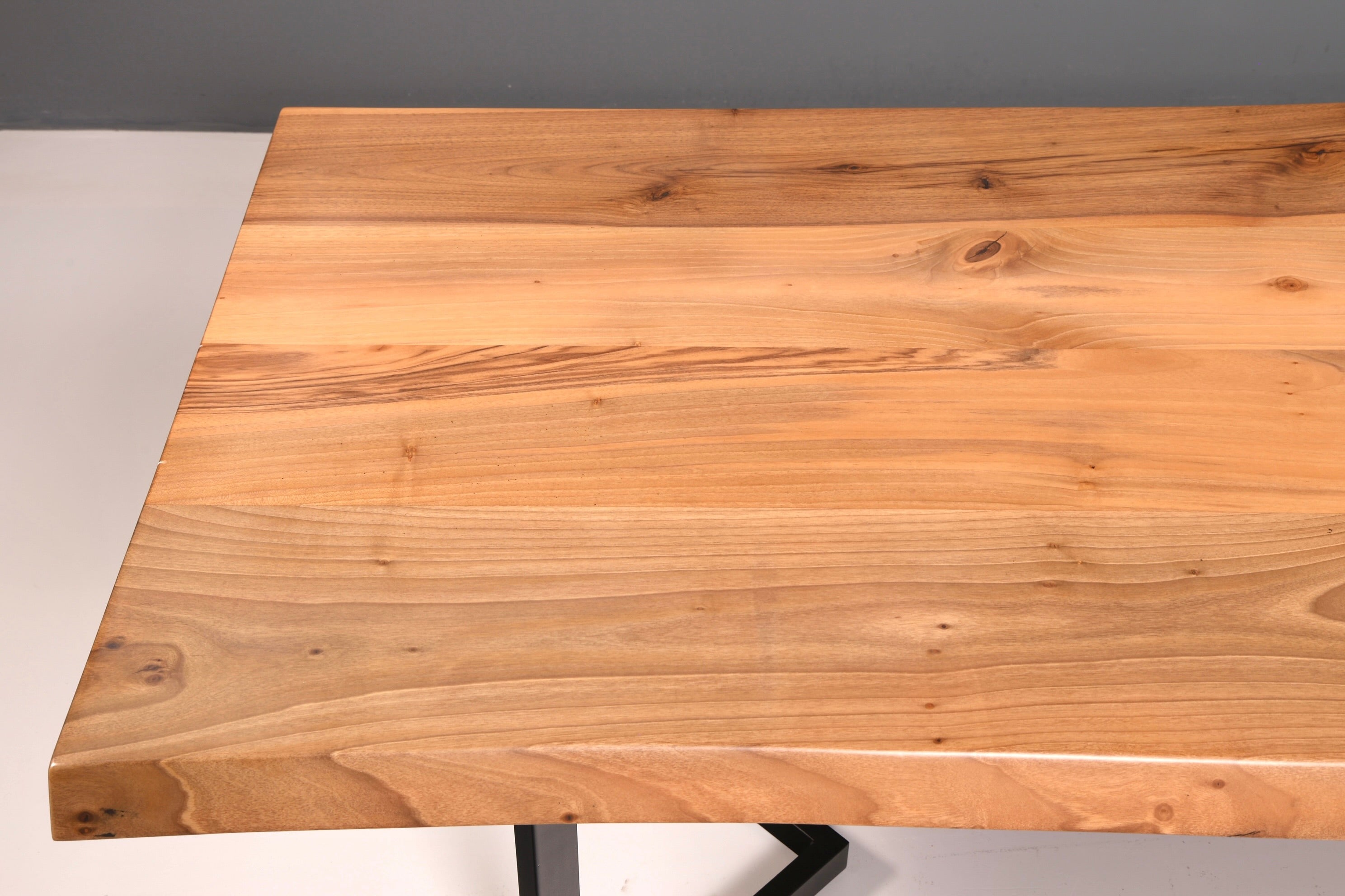 Traumhafter Nussbaum Tisch 260cm-95cm Esszimmer Tisch Baumkanten Platte Massiv Holz Küchentisch