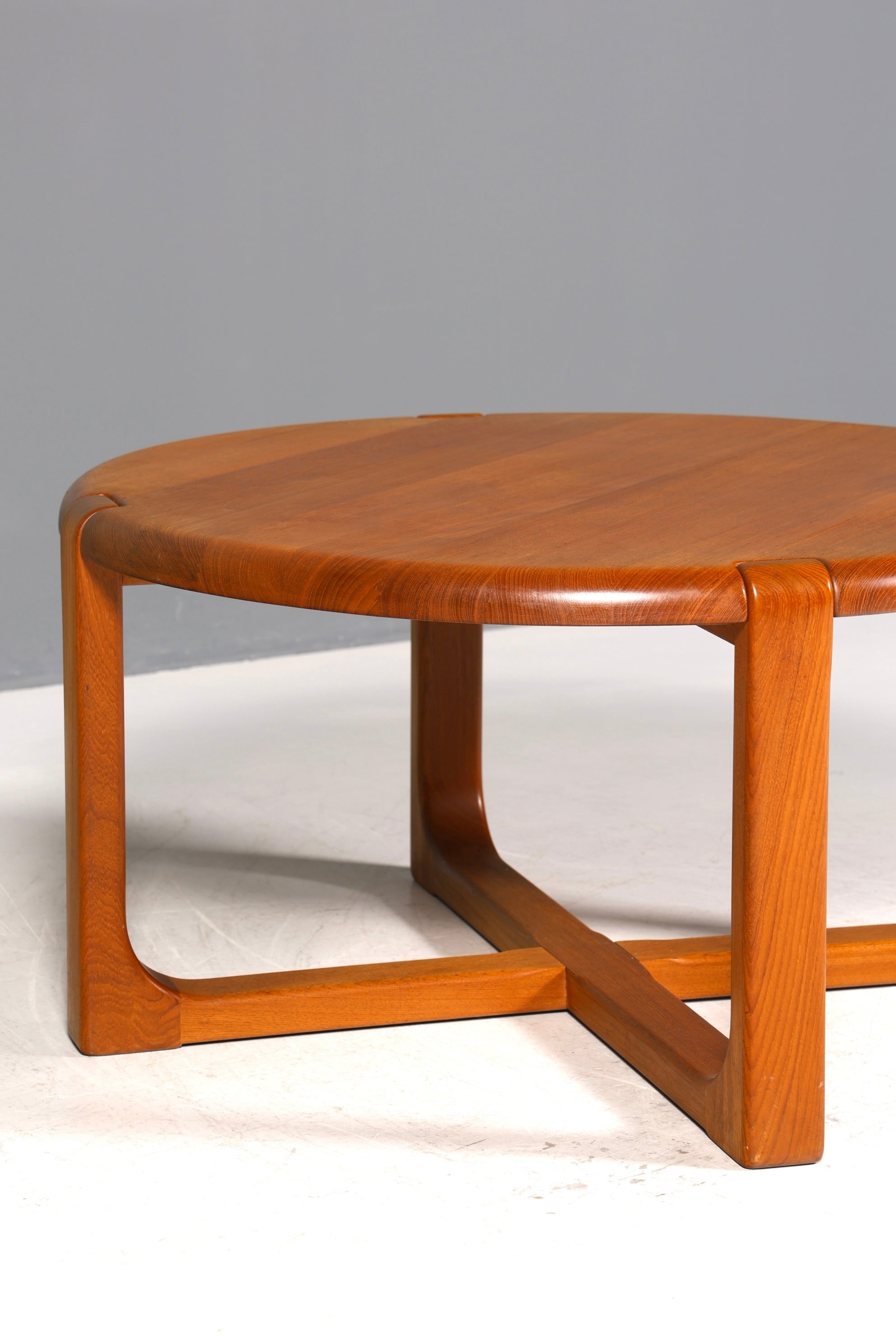 Stilvoller Mid Century Couchtisch Teak Holz Ablagetisch designed by Niels Bach für Randers Vintage Coffee Table 60s Wohnzimmertisch