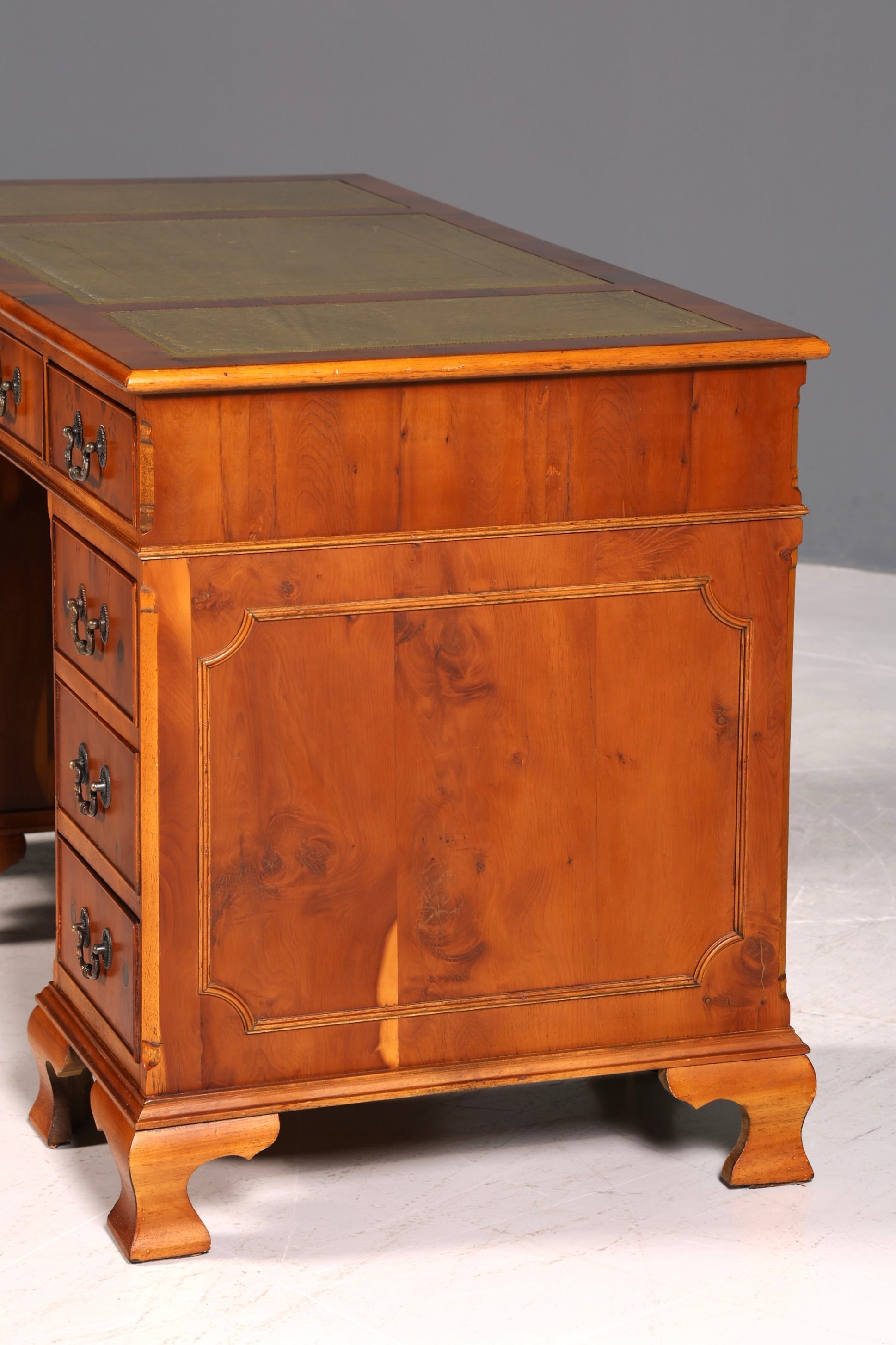 G072 Finish cm Wunderschöner Englischer Schreibtisch echt Lederauflage Bürotisch Antik Stil Office Desk